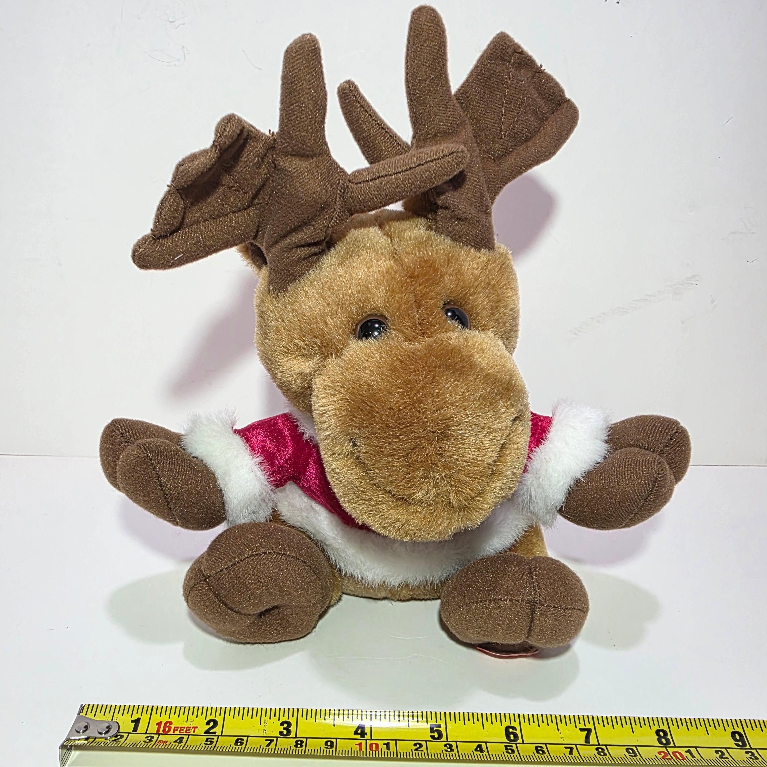 Carlton Cards Singing Reindeer with Animated Antlers
