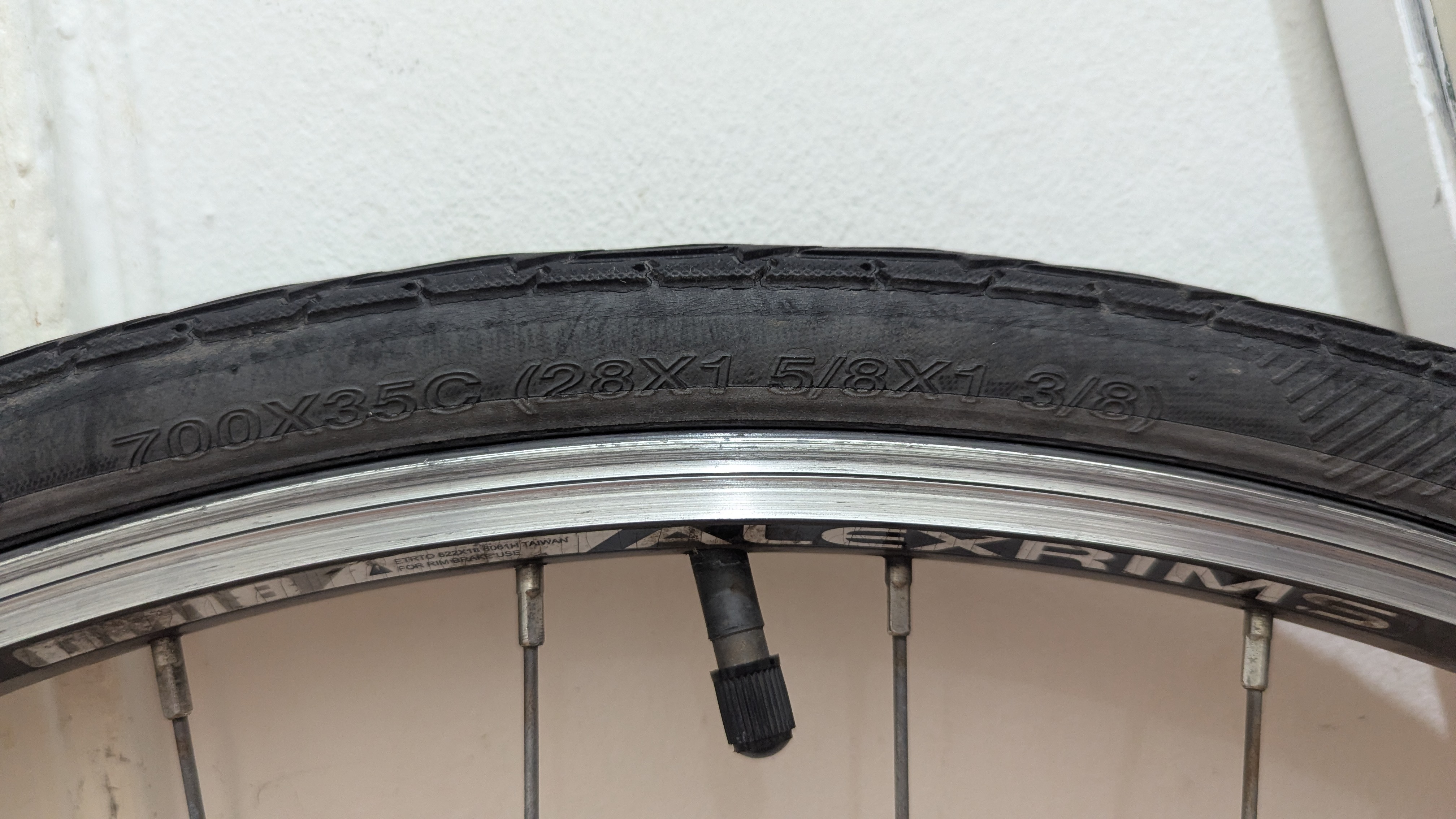 700x35C (28x1 5\8x1 3\8) REAR Wheel Used Bike Bicycle - photo 2