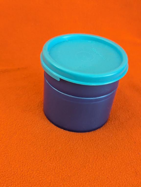 Tupperware SmartShake snack cup - 3in tall, 3in diameter