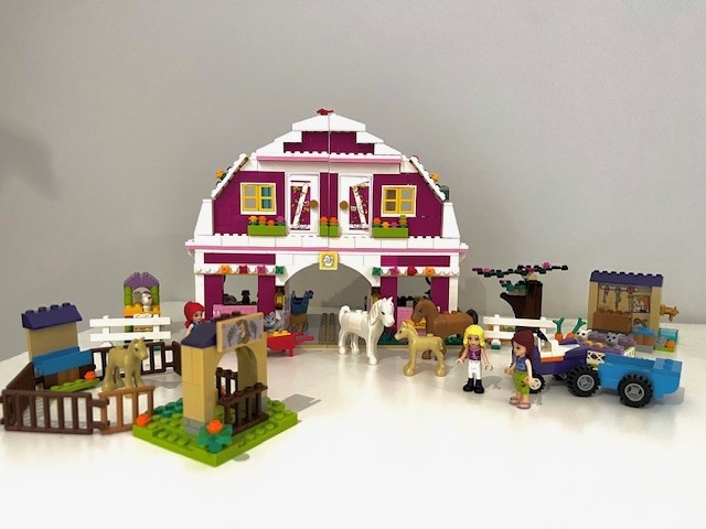 Lego Friends– Sunshine Ranch & Mia’s Foal Stable # 41039 & 41361