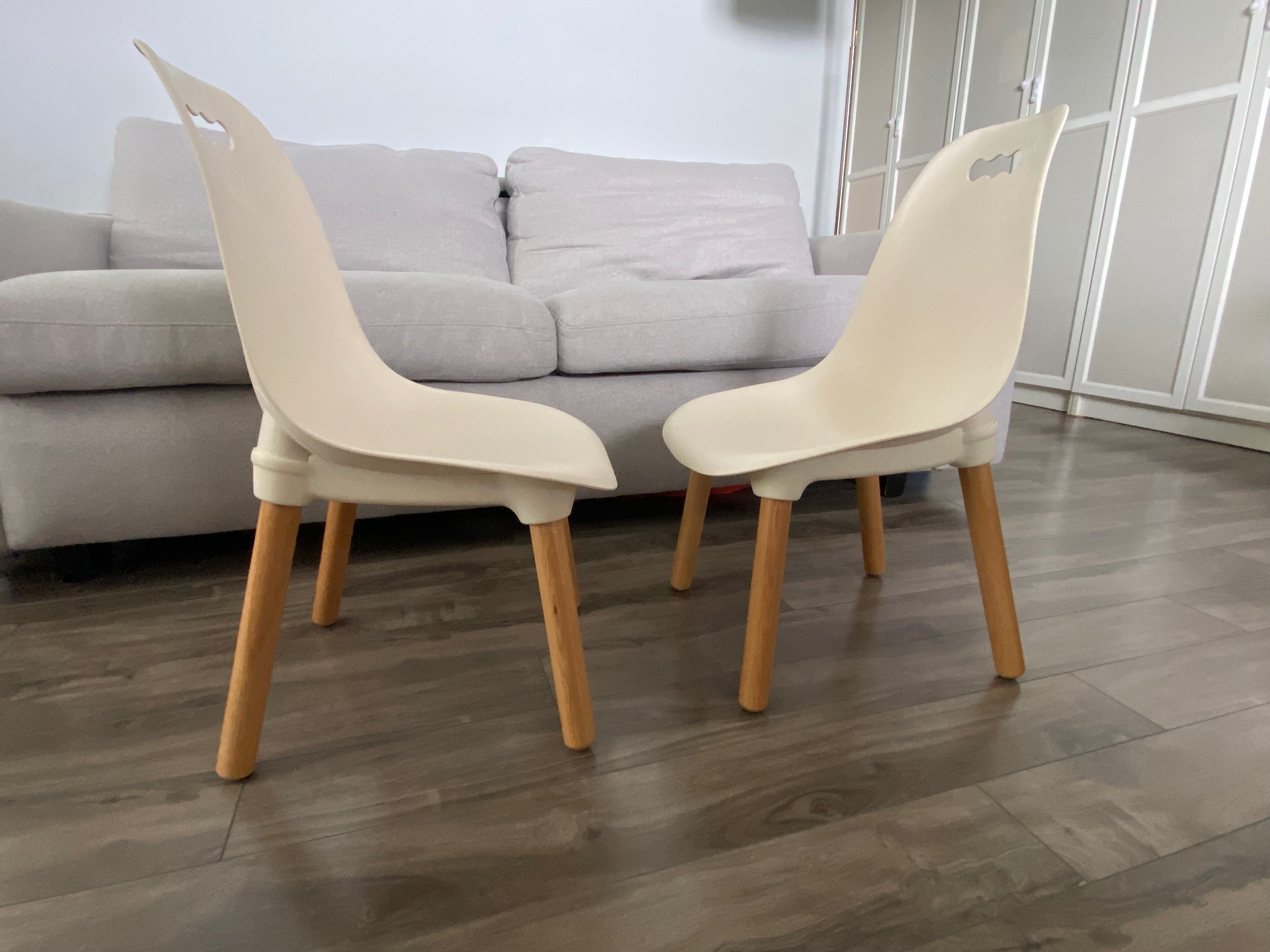 Pair of Kids Chairs – White with Wooden Legs - photo 2