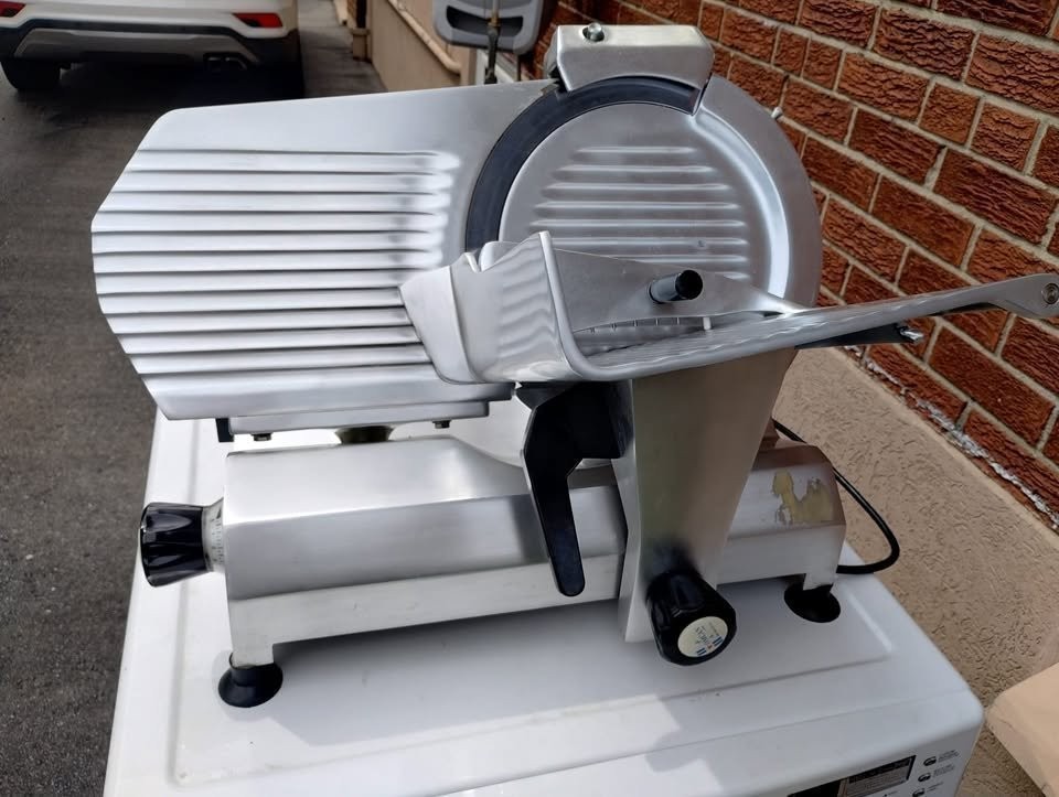 OMCAN 330F 13" Commercial Grade Meat/Deli Slicer - photo 2