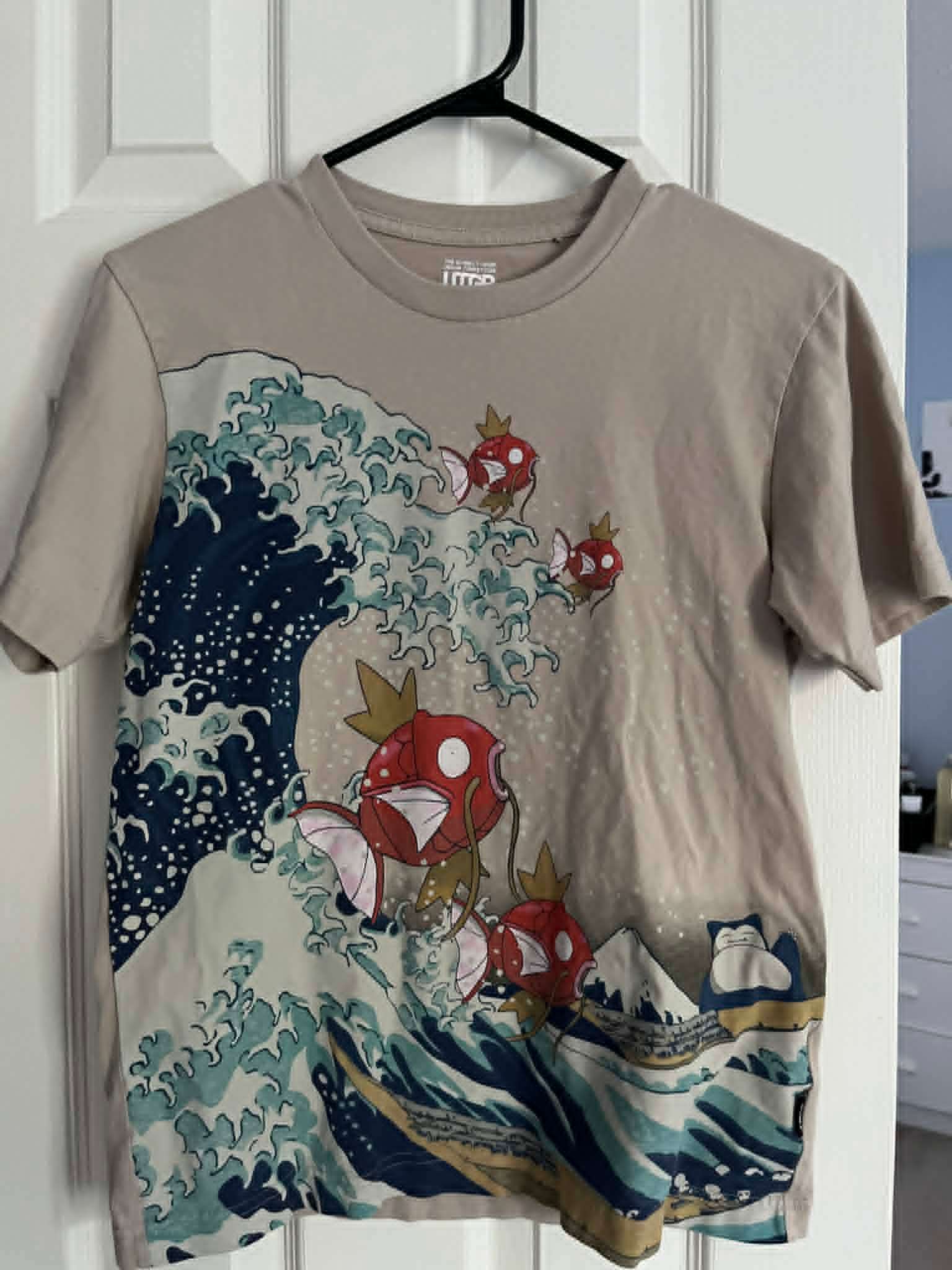 POKEMON Magikarp Hokusai Uniqlo T-Shirt Short Sleeve Crew Neck