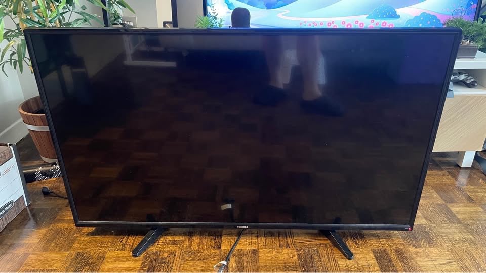 49-inch Toshiba LED TV (1080p) - No Screen Cracks - photo 2