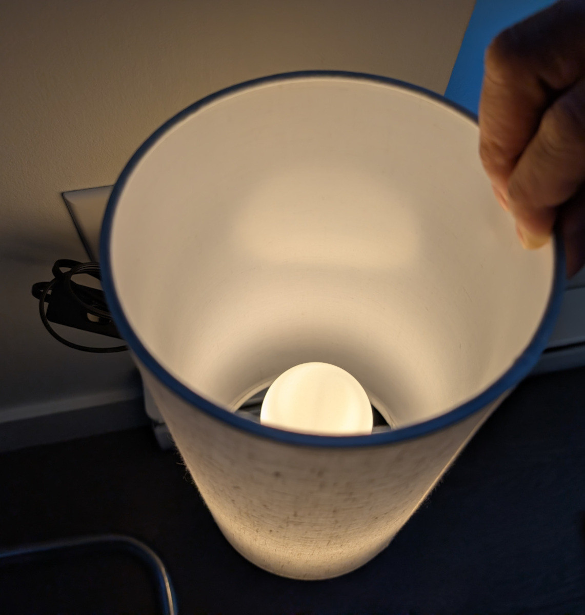 Desk lamp w/bulb included