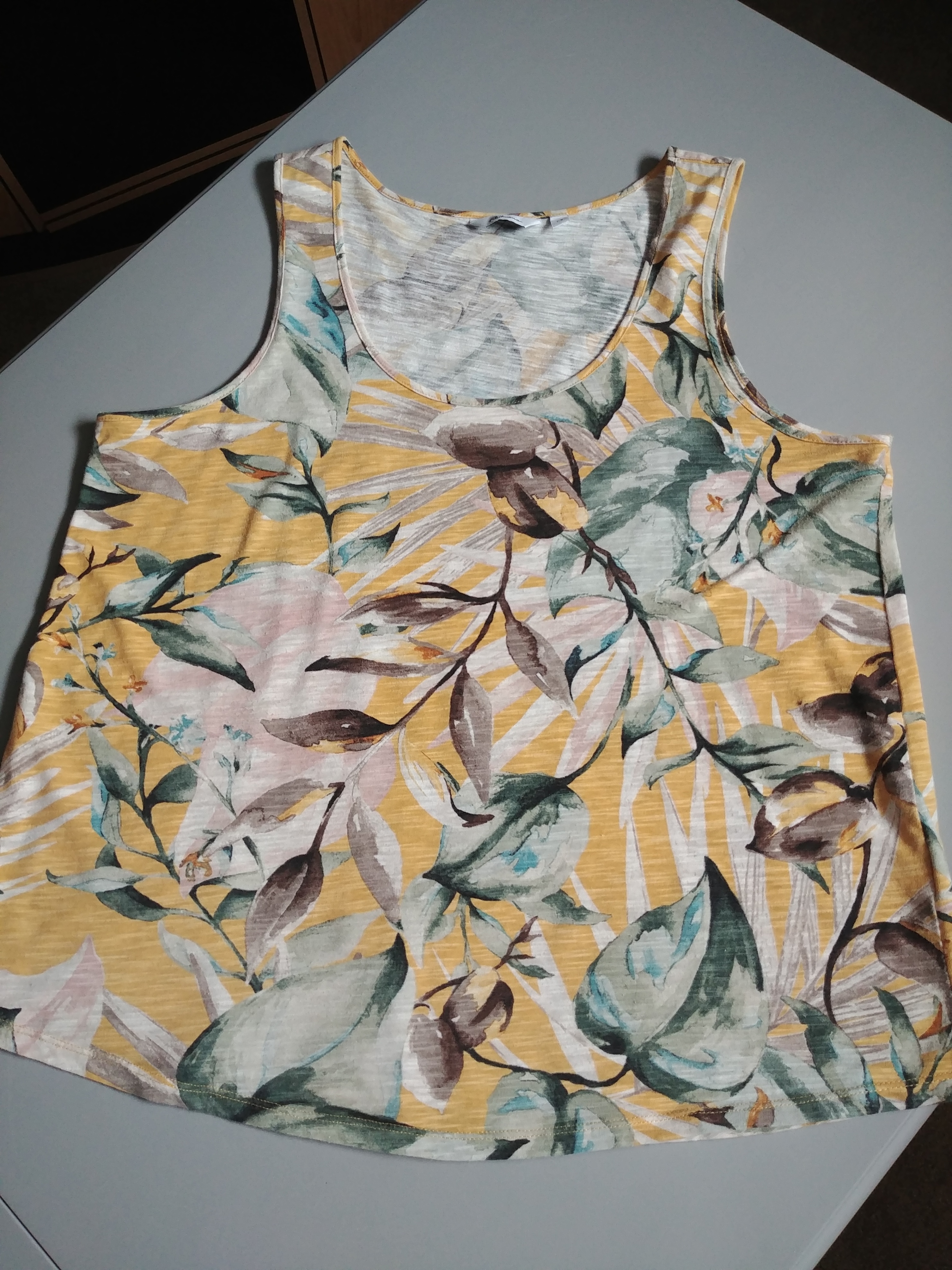 Reitmans Tank Top, Floral Designs, Large, 3 for $20 - photo 3