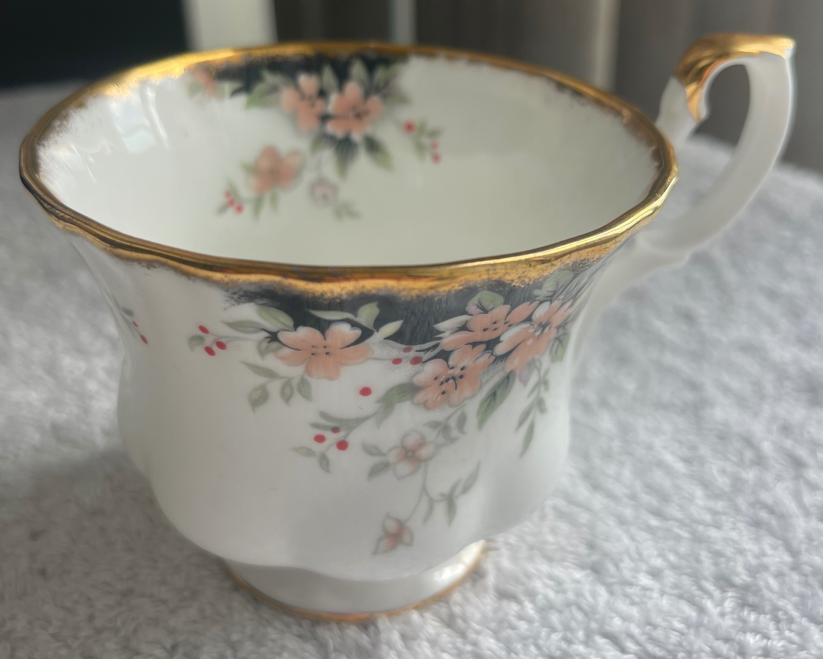 1990 Royal Albert "Marlborough" Teacup/Saucer - Made in England - photo 4