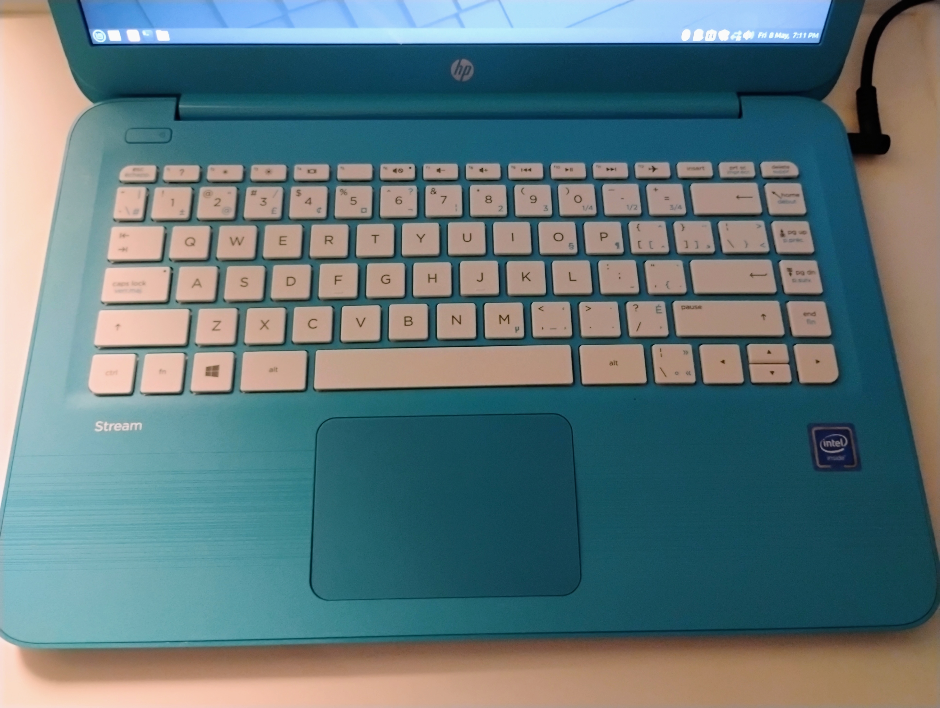 HP Stream 14-ax010ca laptop - photo 2
