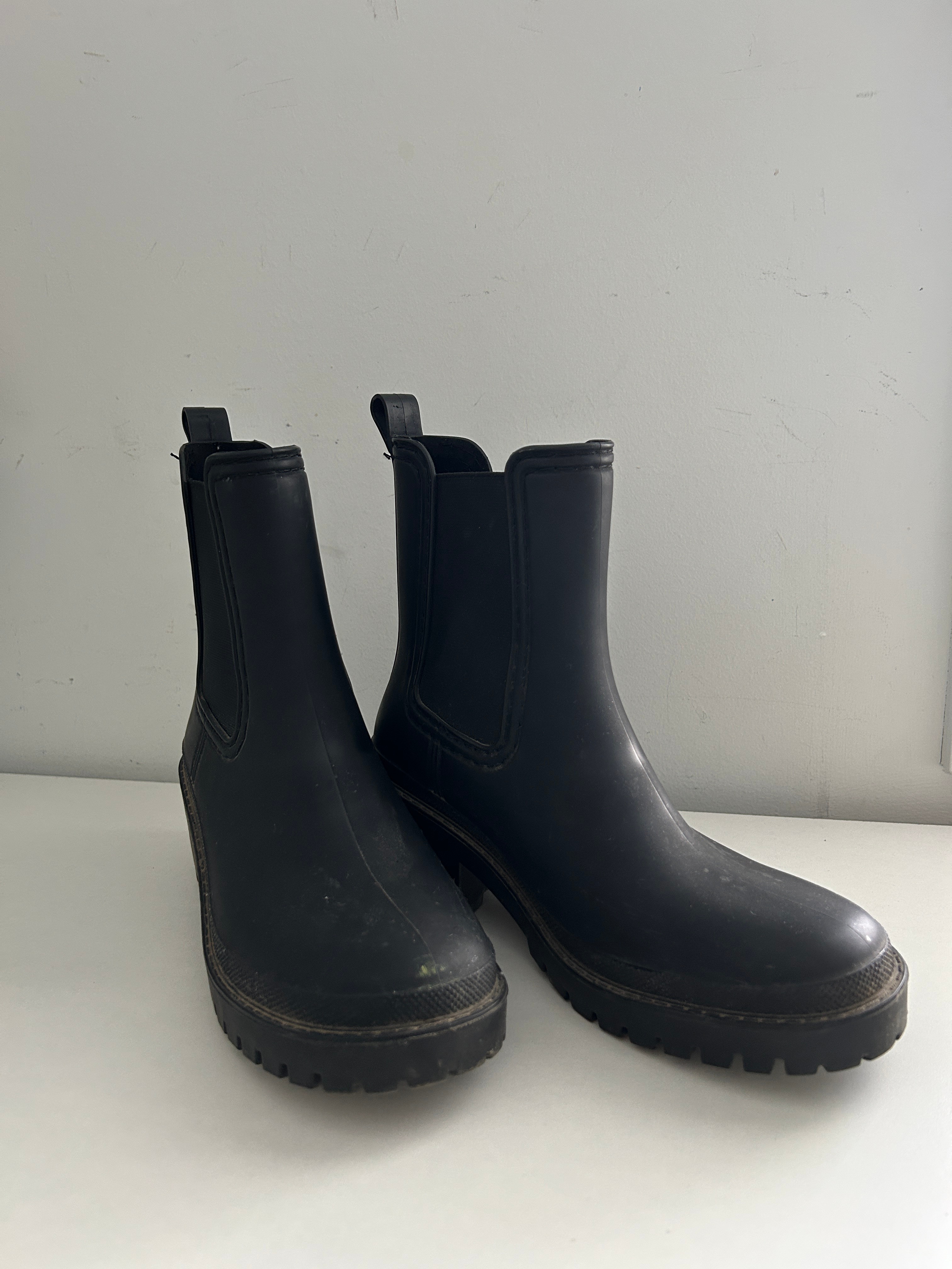 Ardene Chelsea Boots