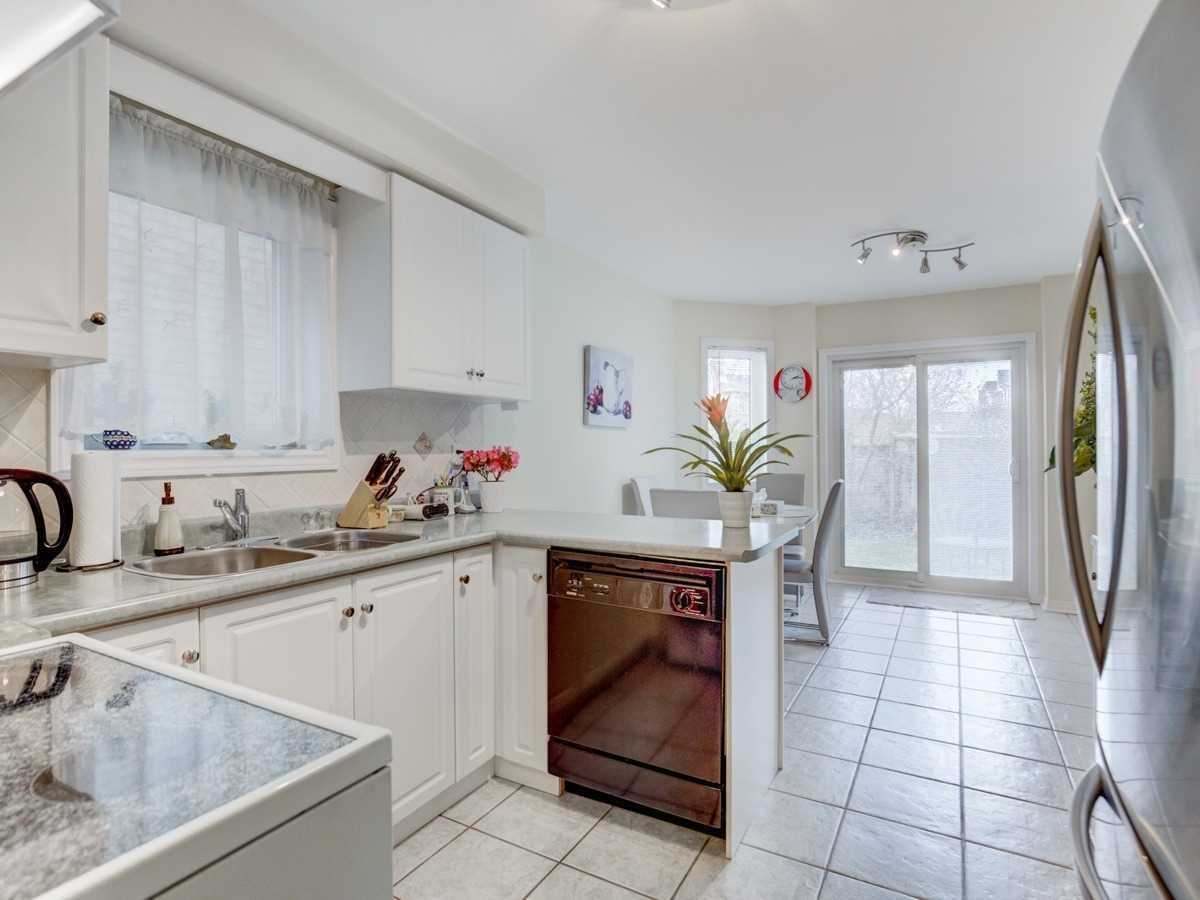 3 Beds 2.5 Baths Detached House - photo 2