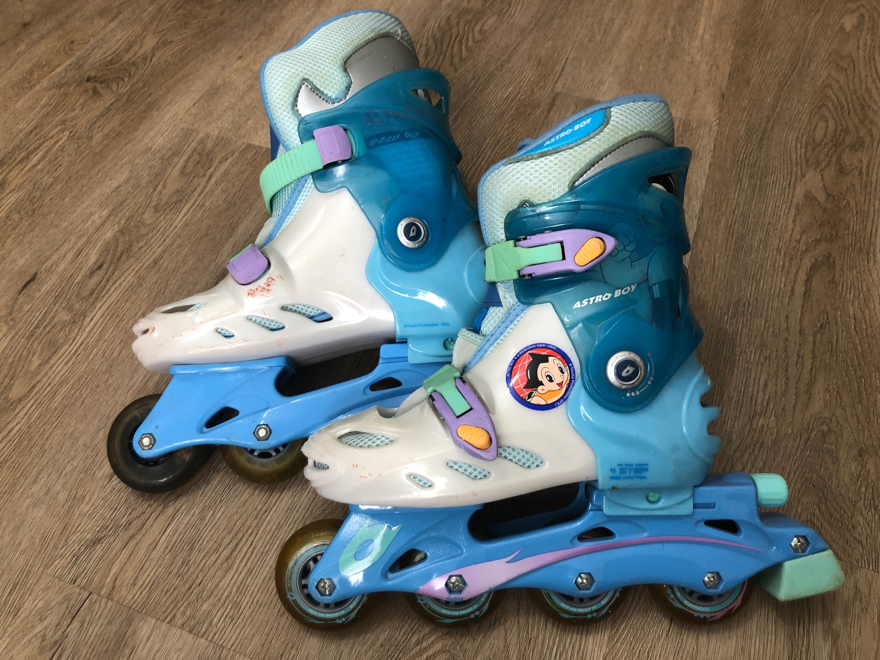 Astro Boy Inline Skates with Light-Up Wheel – Adjustable Size - photo 2
