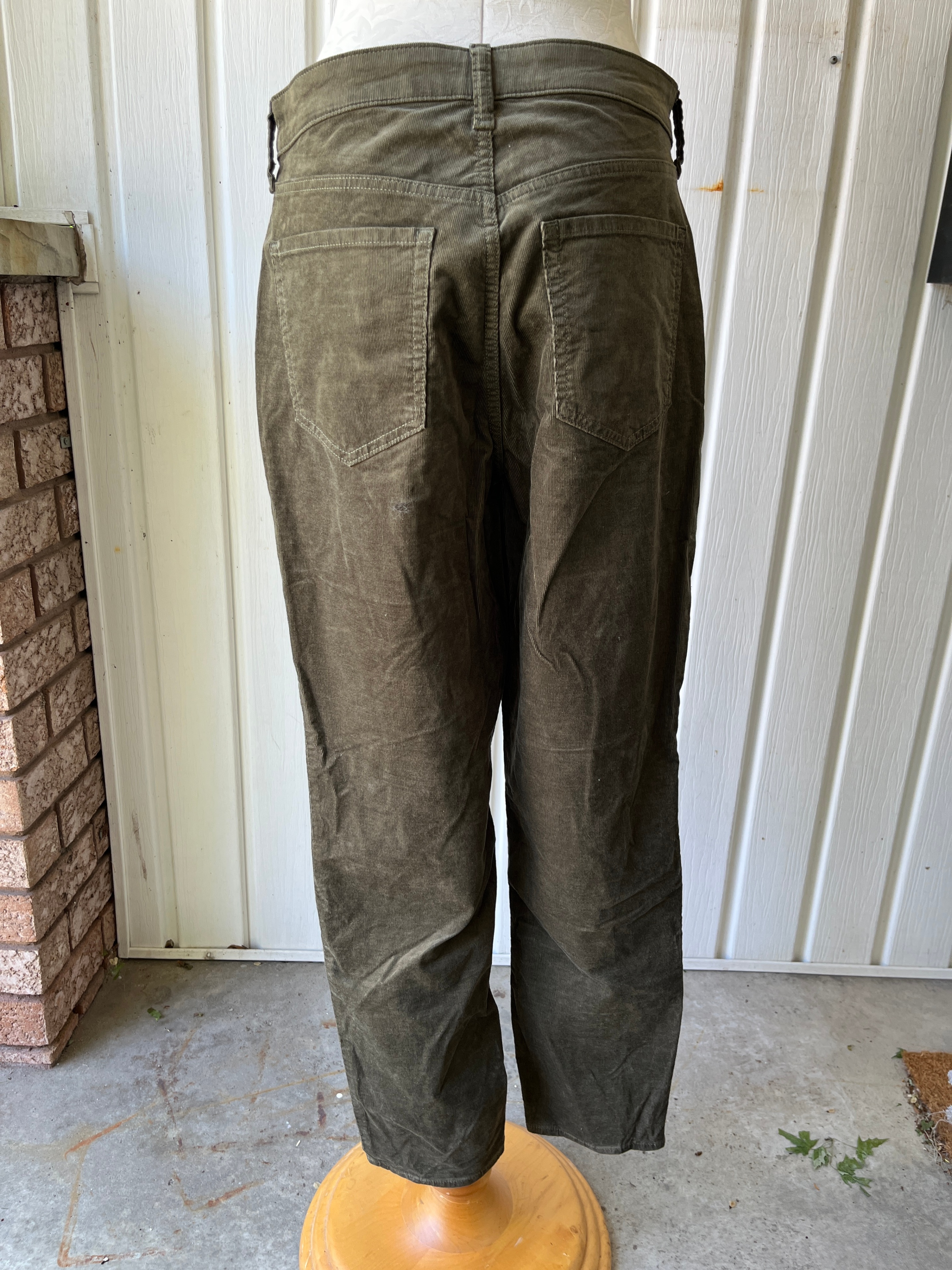 Old Navy High-Rise OG Straight Corduroy Pants Size 8 Tall - photo 2