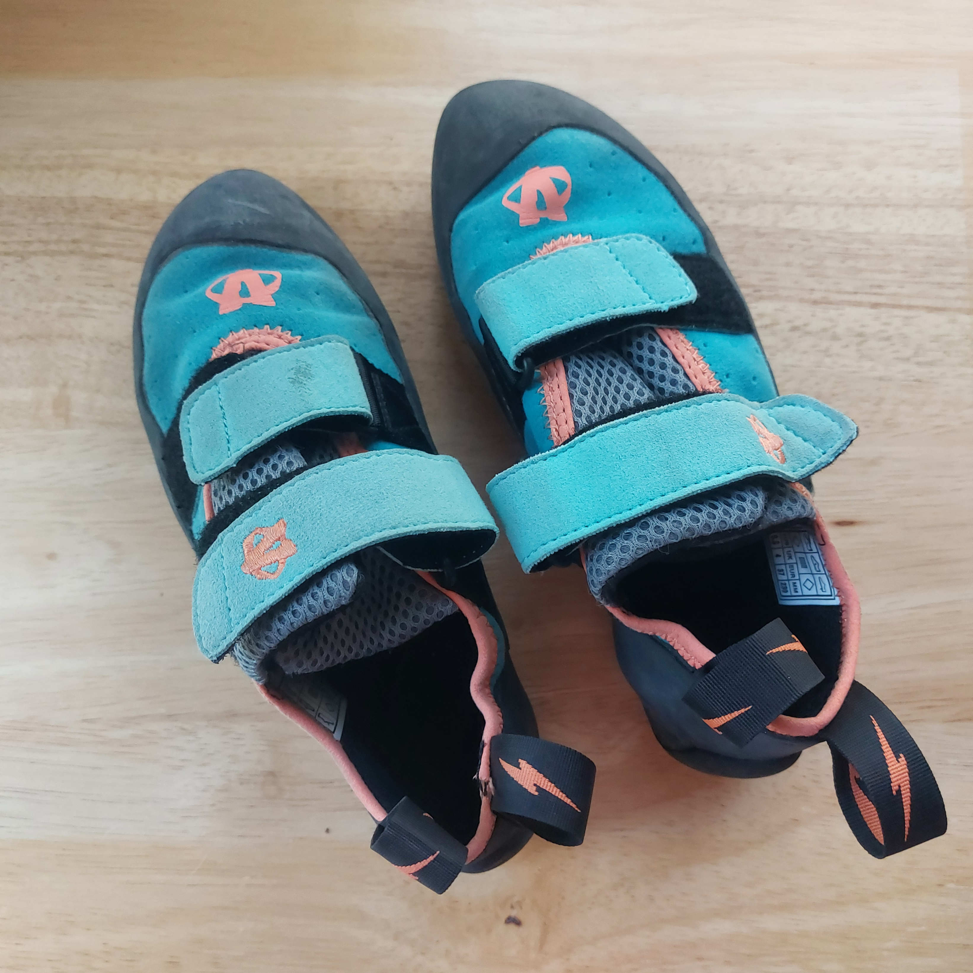 Bundle climbing shoes women (Size 6.5) and harness (size S) - photo 5