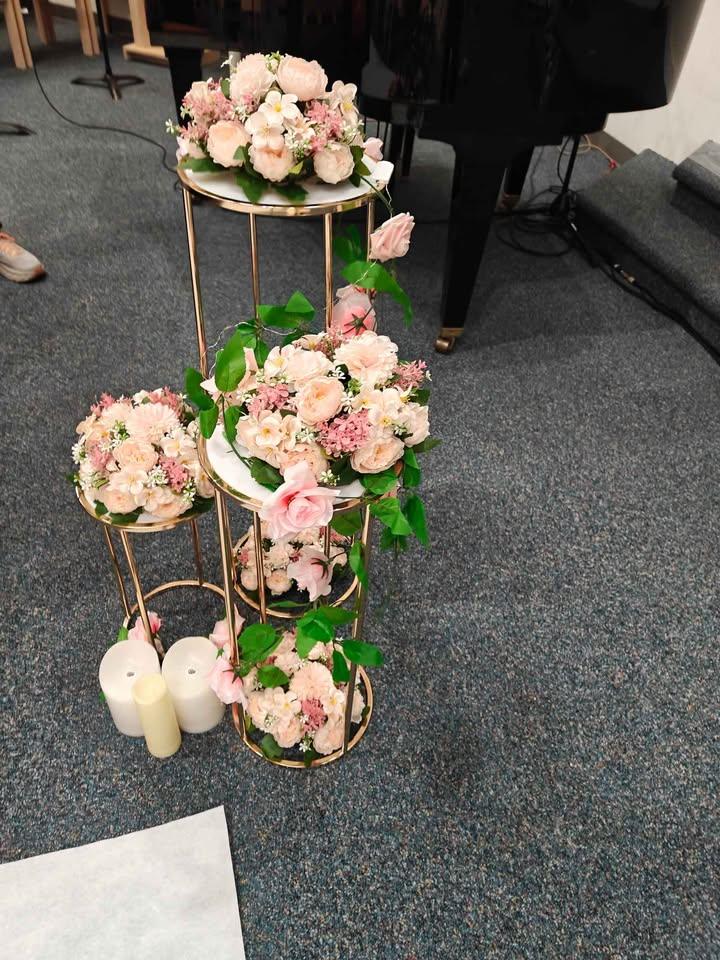 2 Sets of 3 Gold Cylinder Plinths / Pedestal Stands