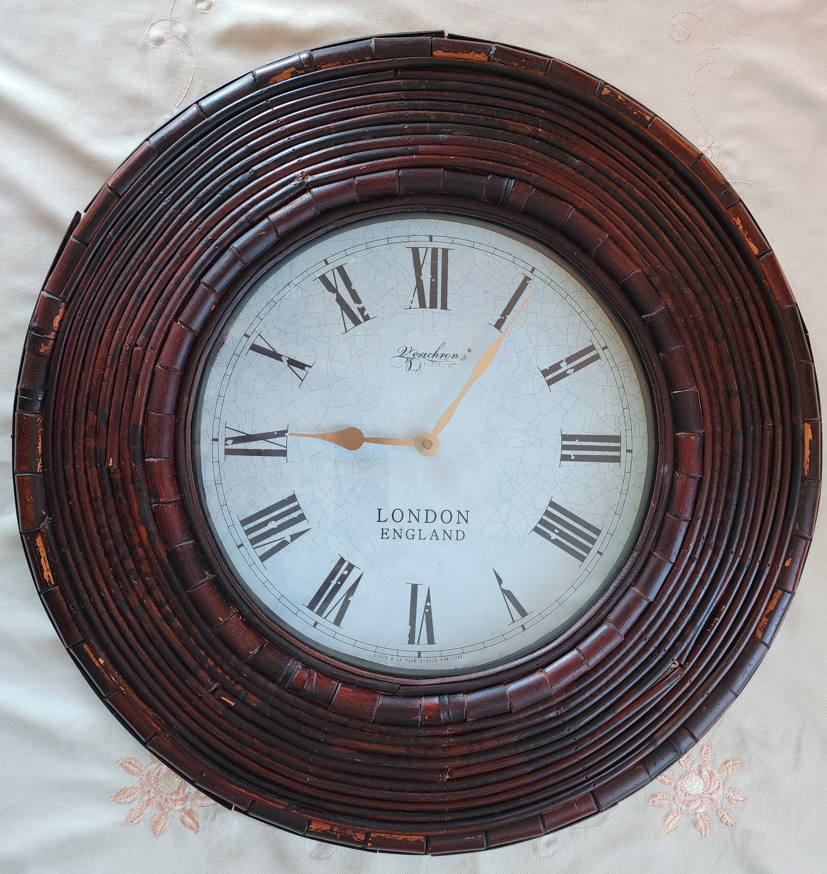Vintage‐style wall clock with dark wood frame and Roman numerals - photo 4