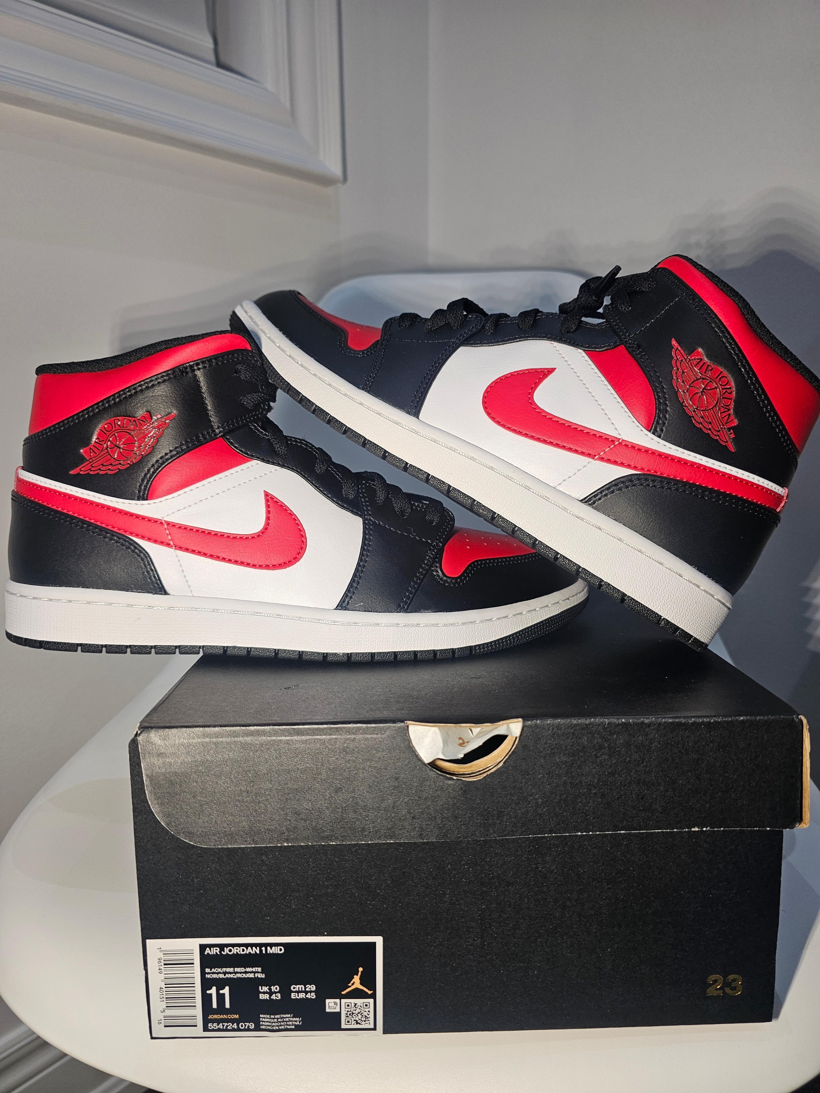 Air Jordan 1 Mid Black Red White US Size 11