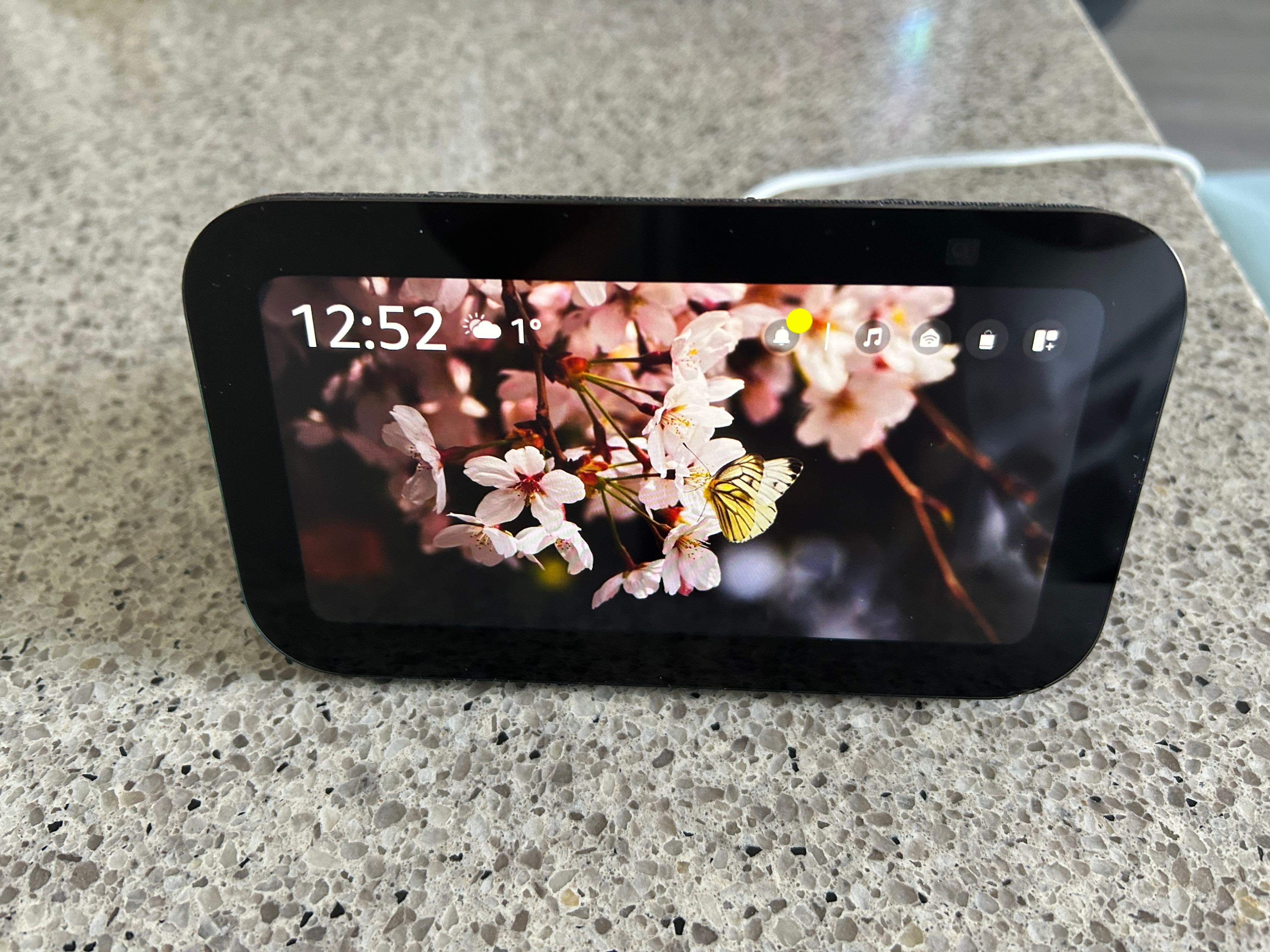 Amazon Echo Show 5 (2nd Gen) - Charcoal - Great Condition! - photo 2