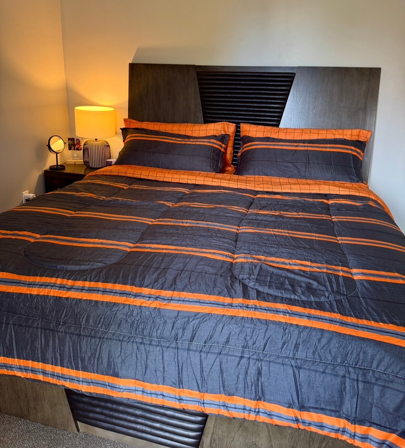 Stylish KING Size Bed & Mattress - photo 2