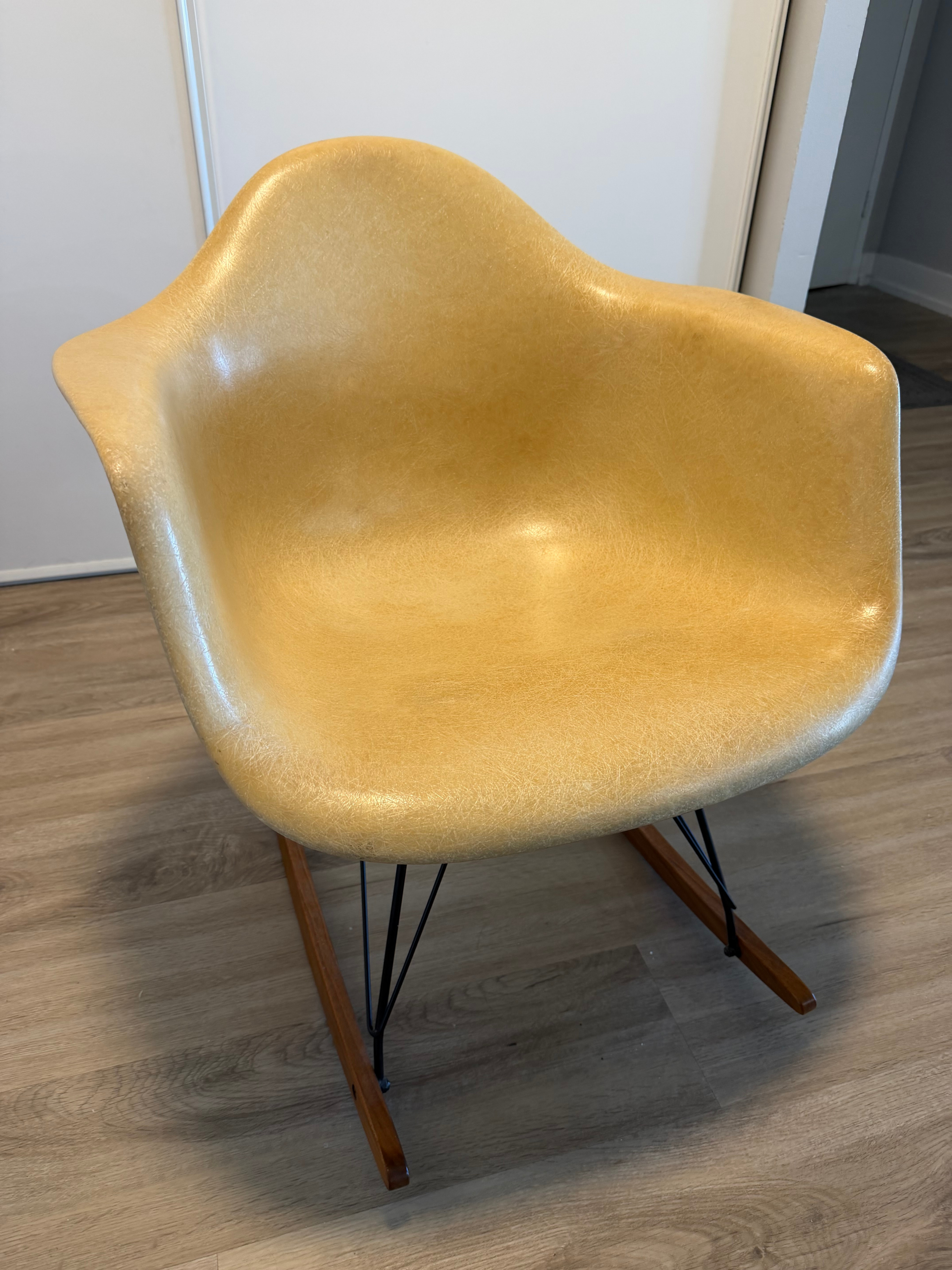 Eames | Herman MIller 1950s Armshell Rocking Chair