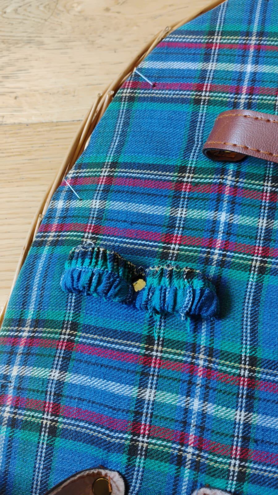 Vintage Picnic Basket with Plaid Lining - photo 5