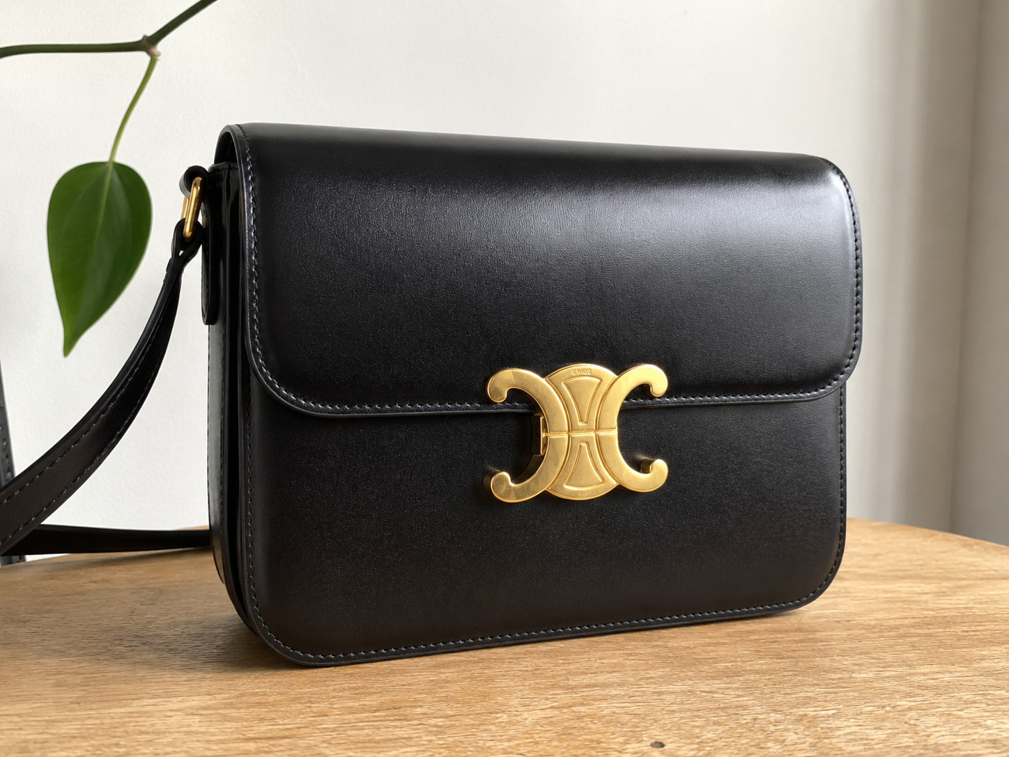 Monogrammed Luxury Designer Fashion Bag Gold Hardware Purse - photo 4