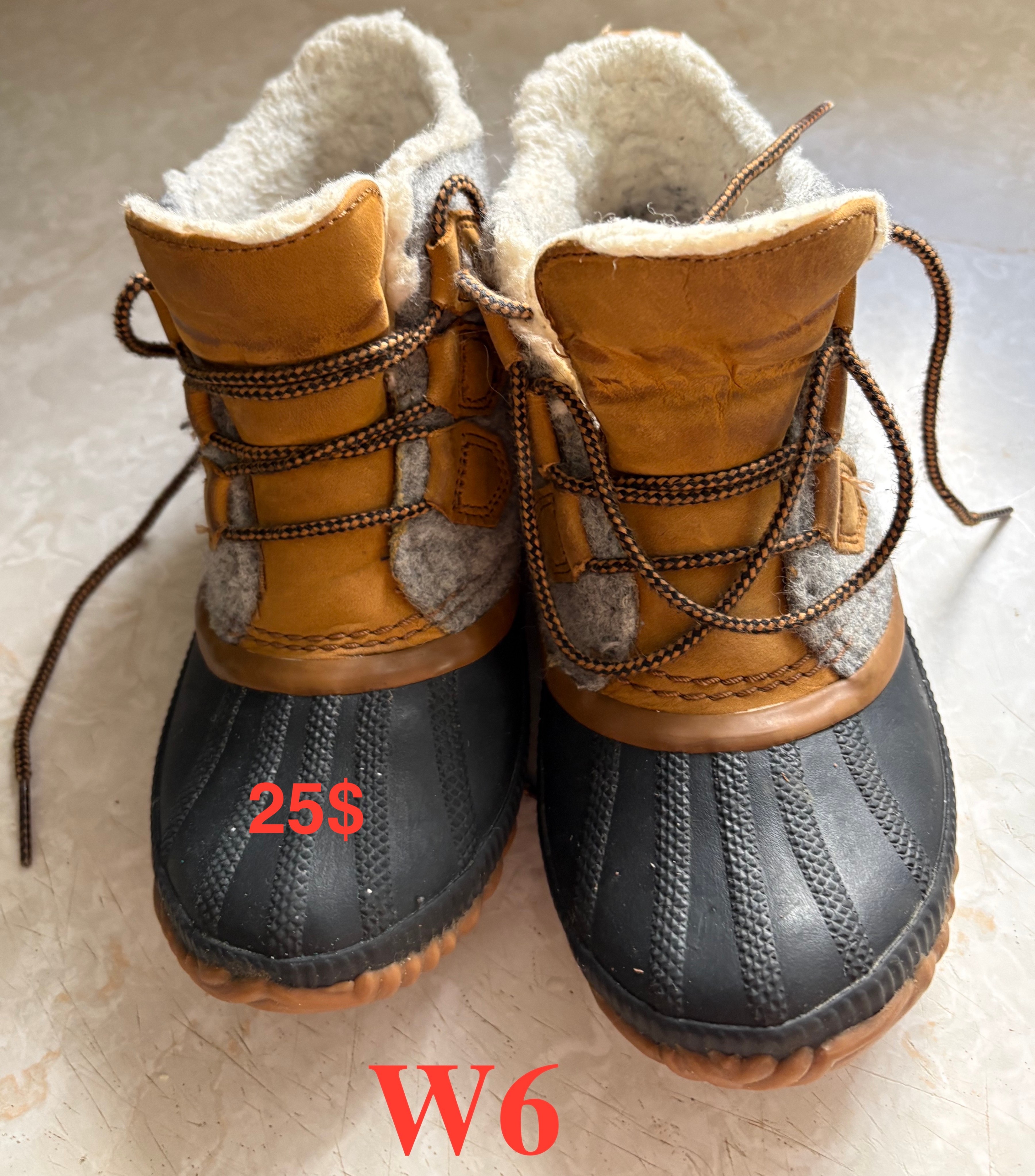 Sorrel snow boots