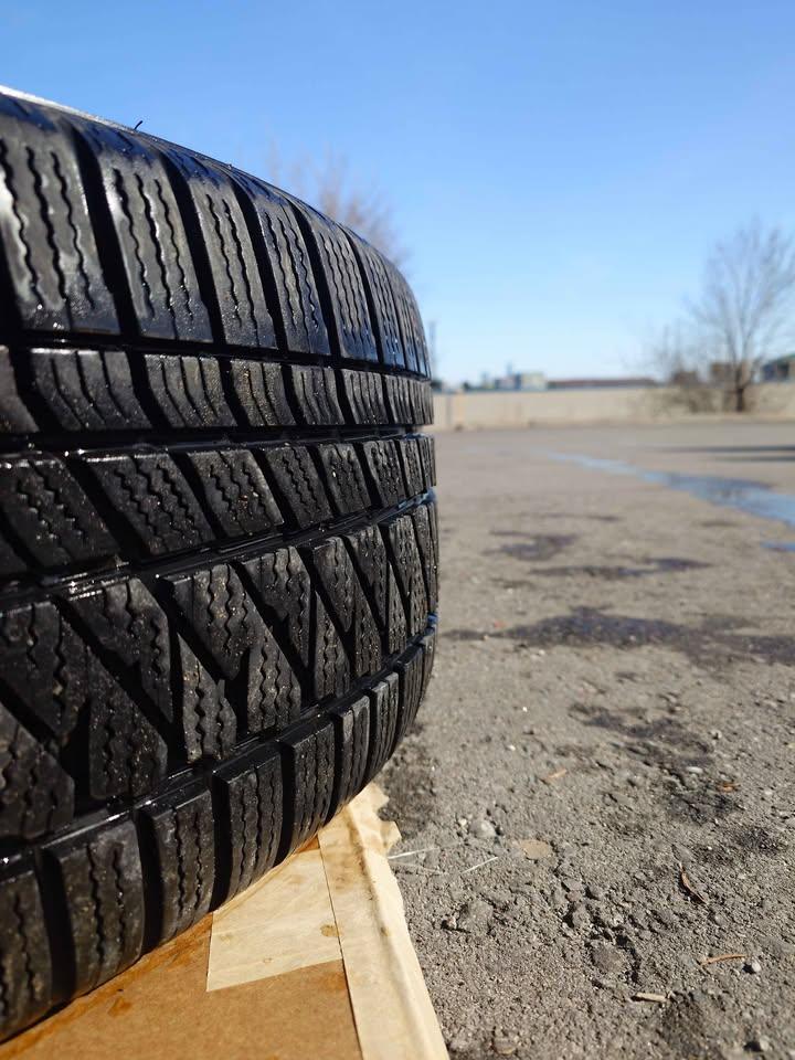 OEM Land Rover, 21 inch wheels with 275/45/r21 Kumho WinterCraft - photo 2