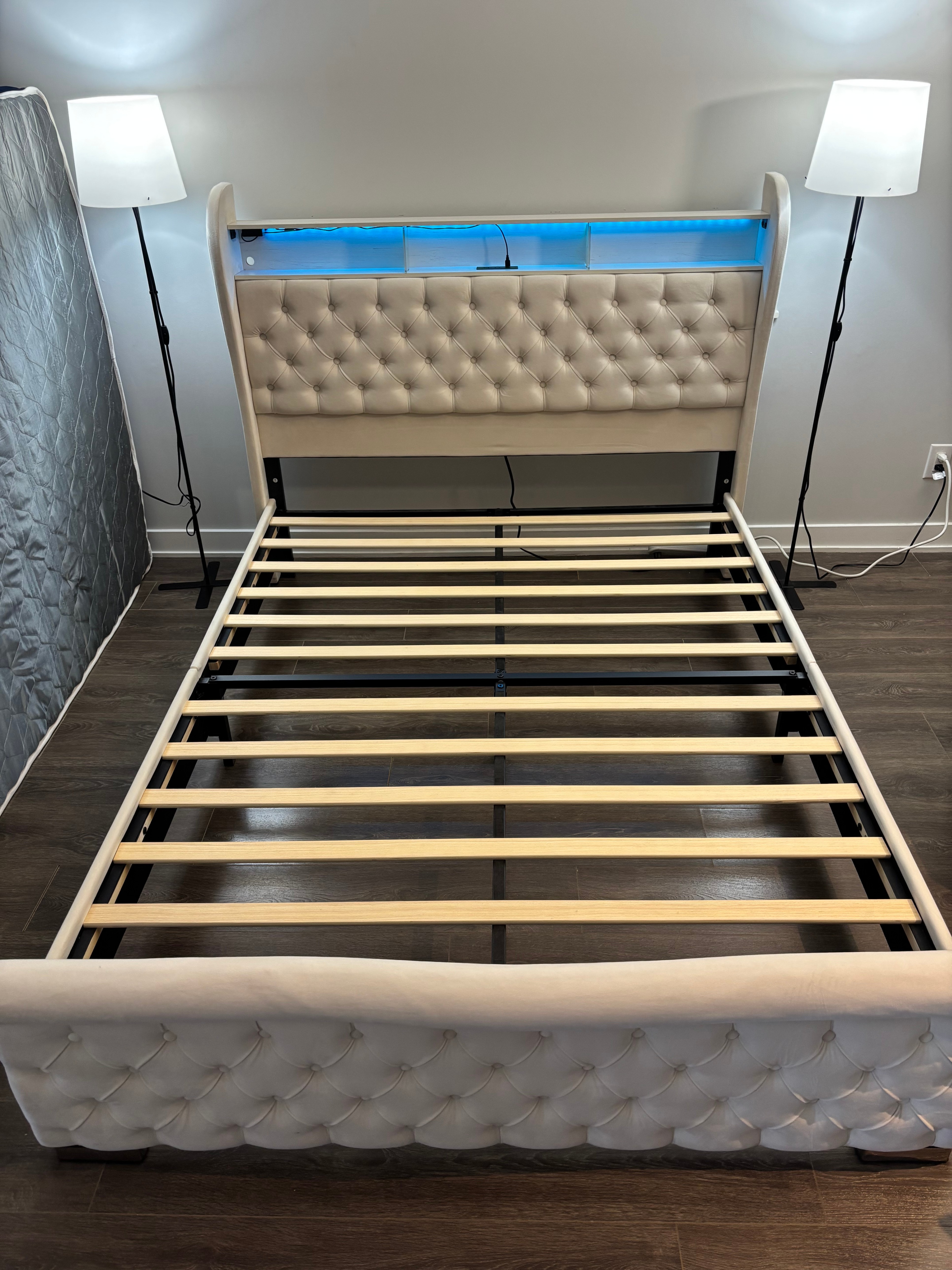 Queen Size bed frame like new