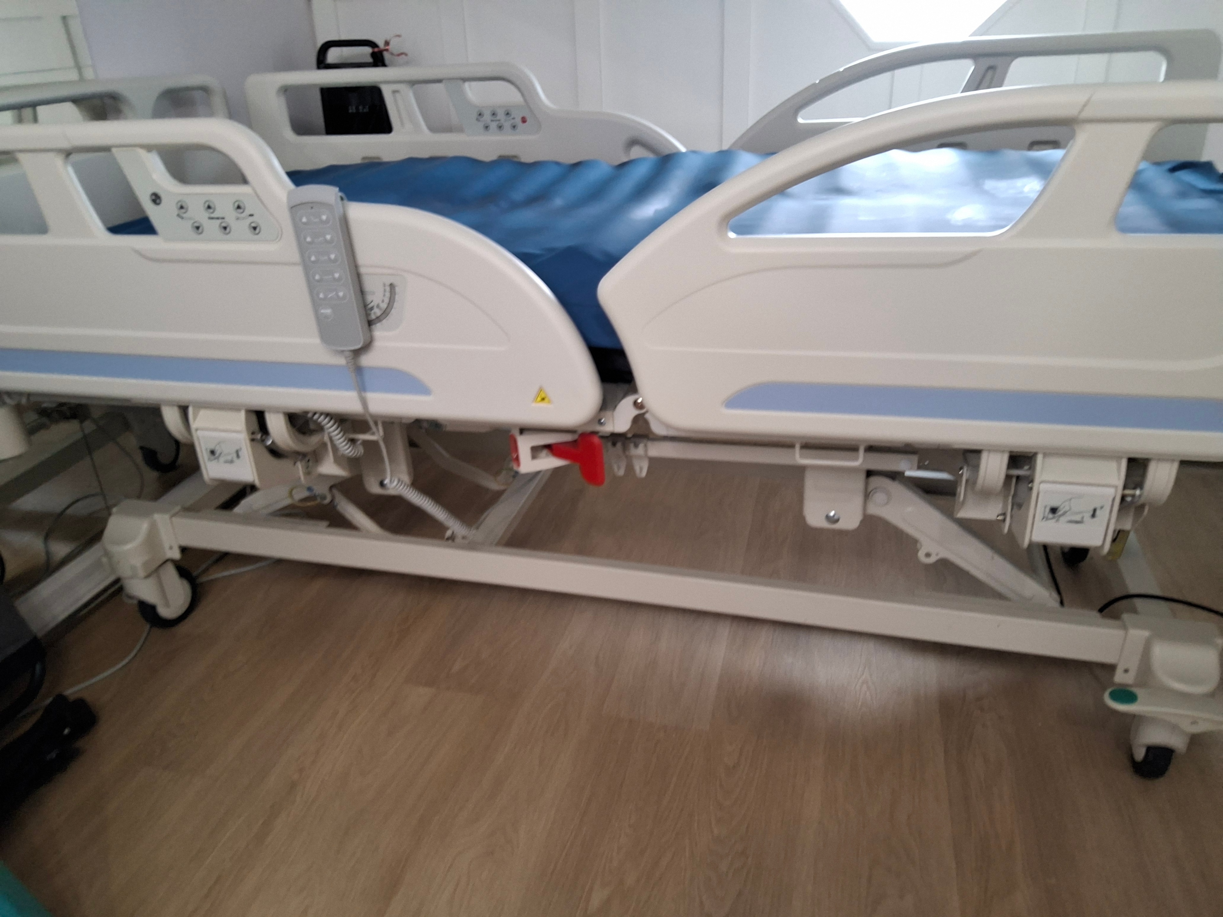 Electric Hospital Bed - photo 2