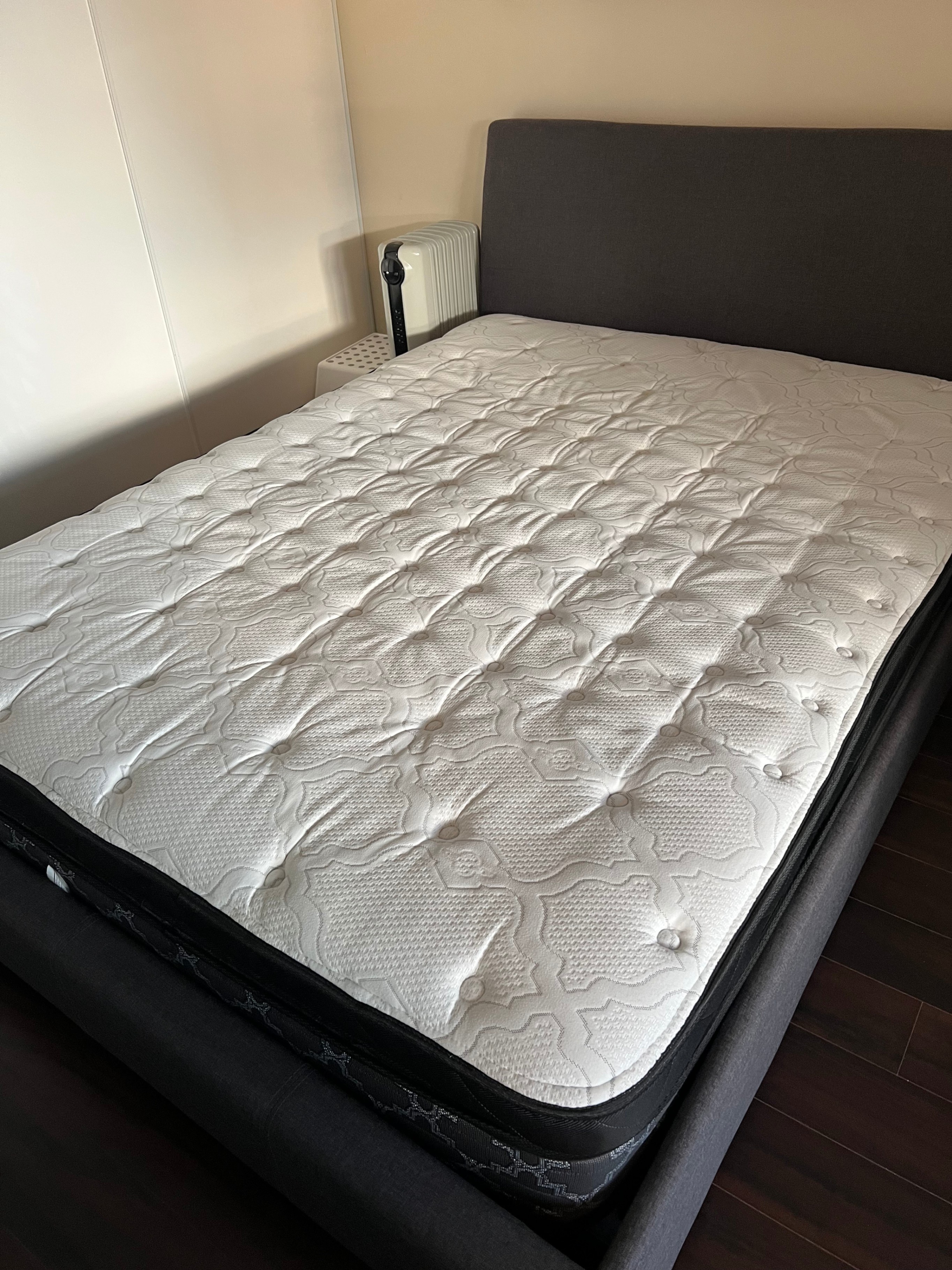 Queen Bed + Mattress (Premium Set – Excellent Condition)