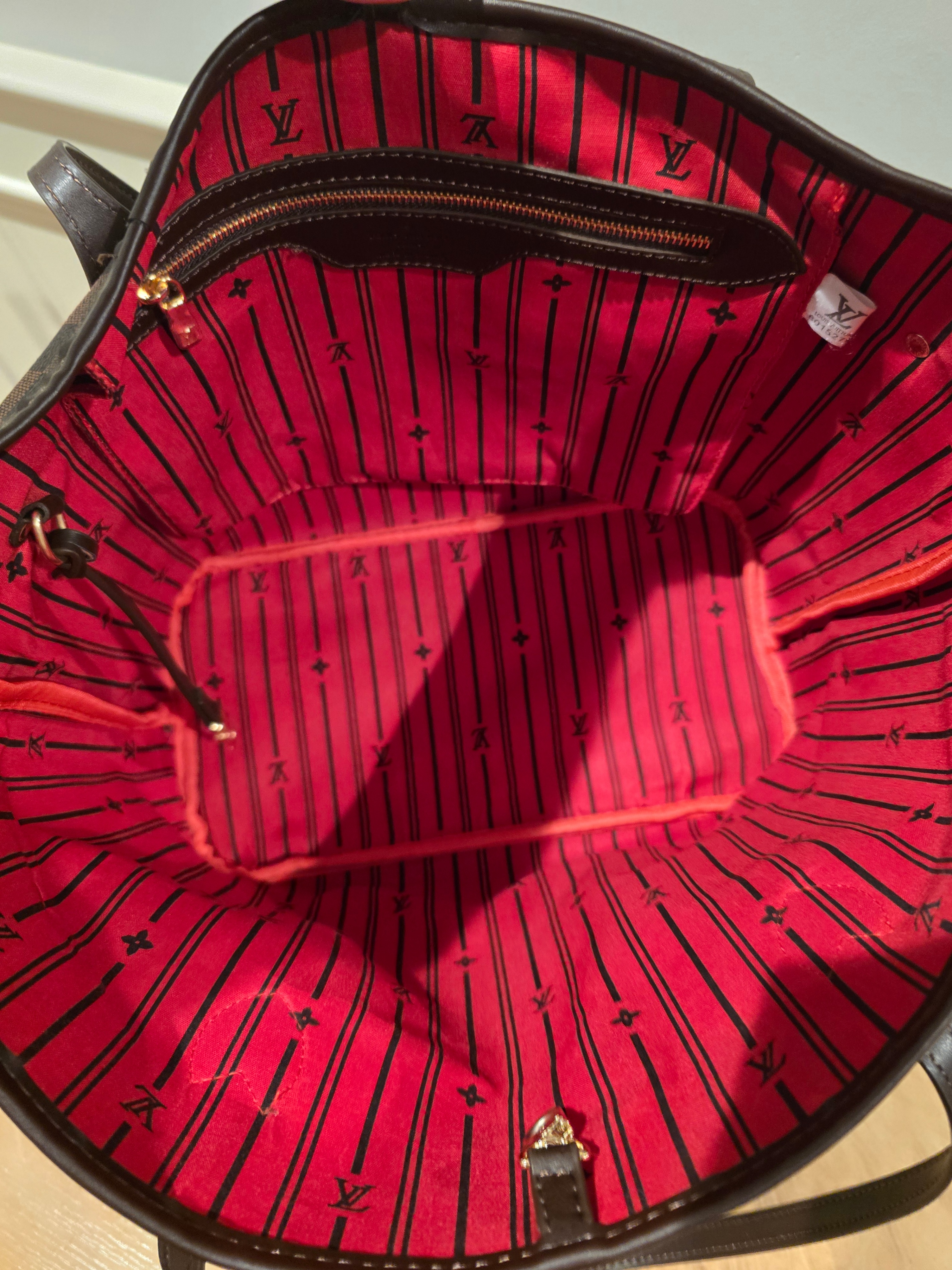 LV Neverfull MM Damier Ebene Tote Bag Red Interior - photo 4