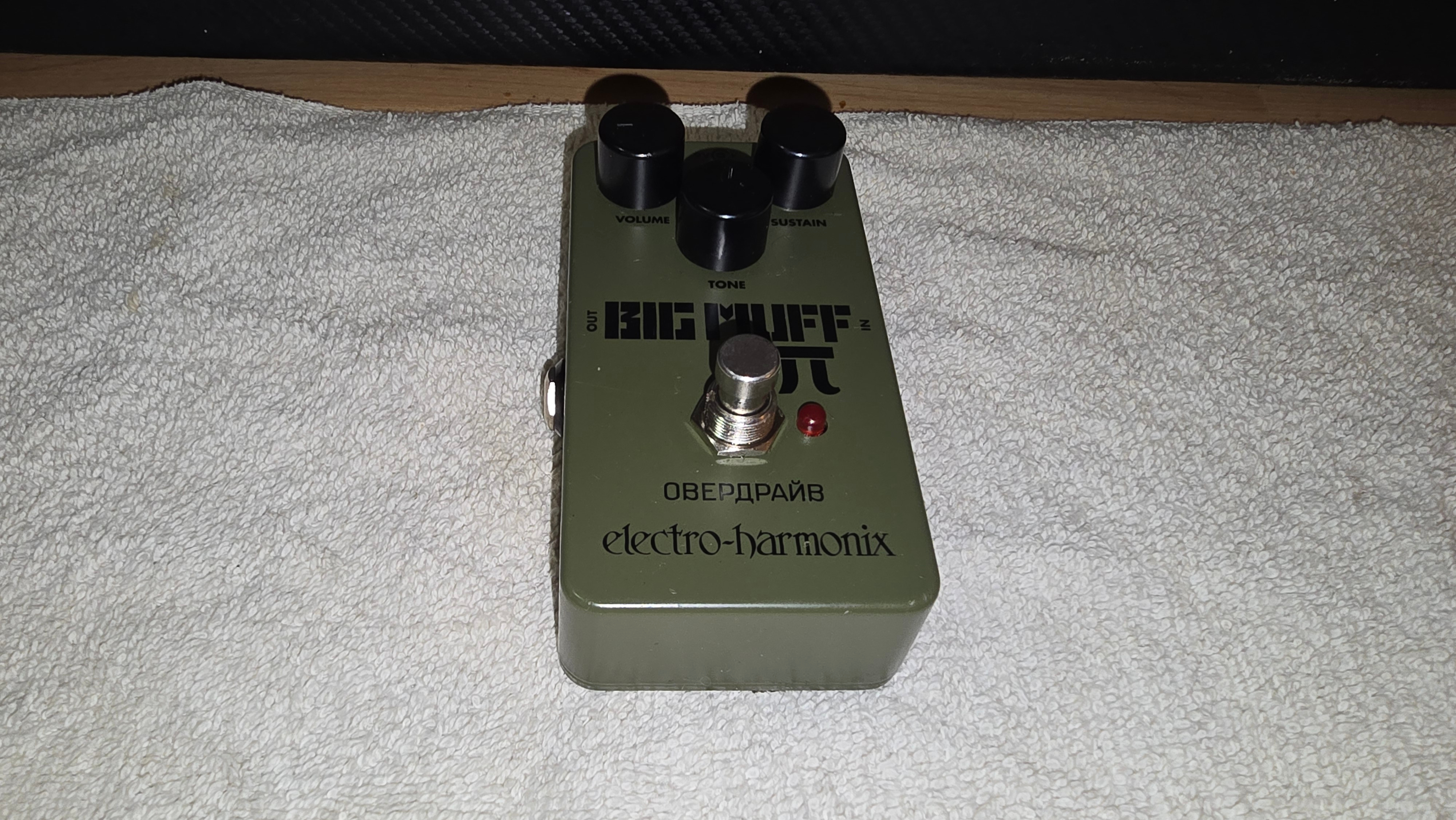 Electro-Harmonix Big Muff Pi Overdrive Guitar Pedal - photo 2