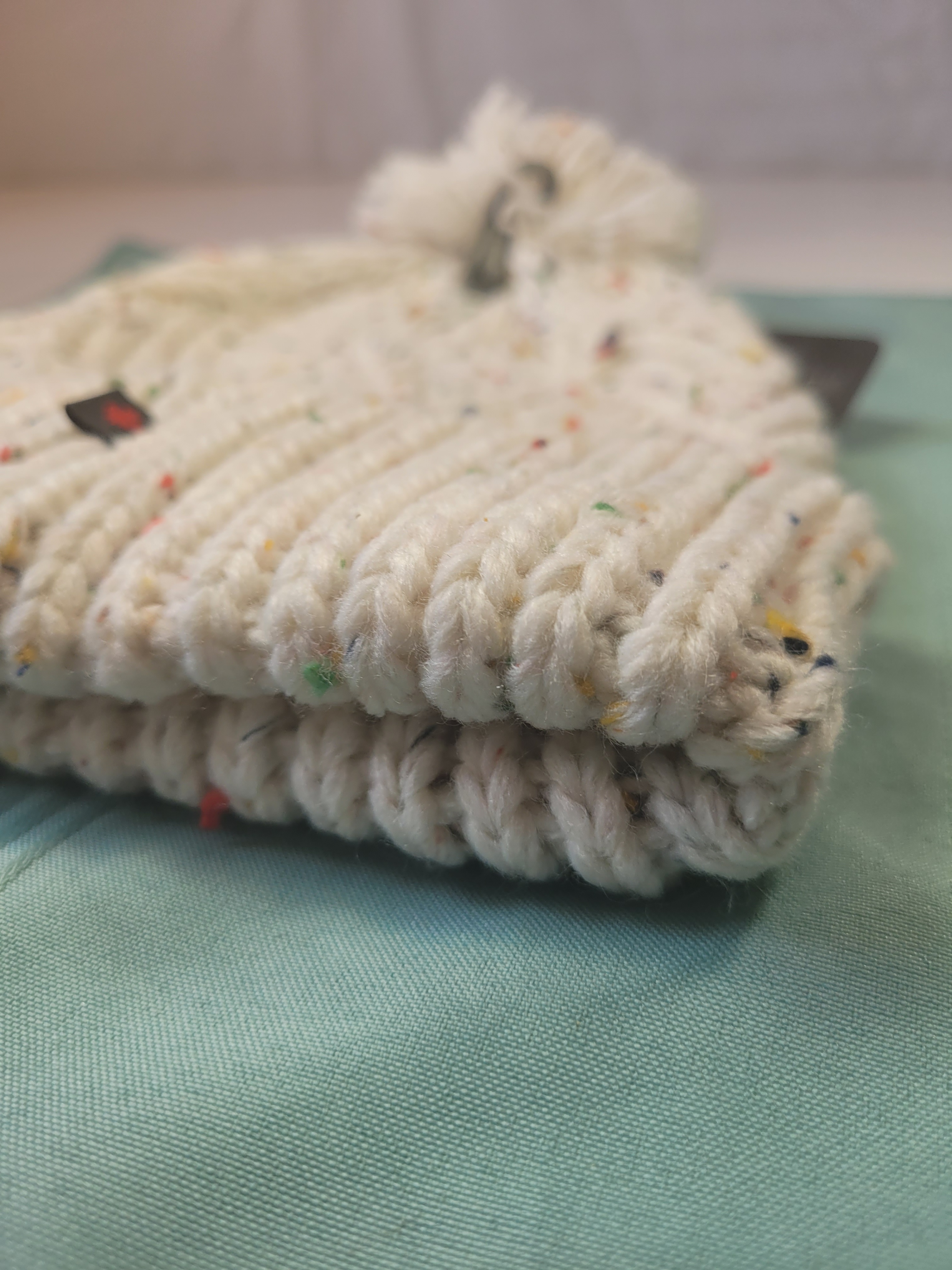 Brand New Hot Paws Winter Hat with Pom-Pom – One Size (Adult) - photo 4