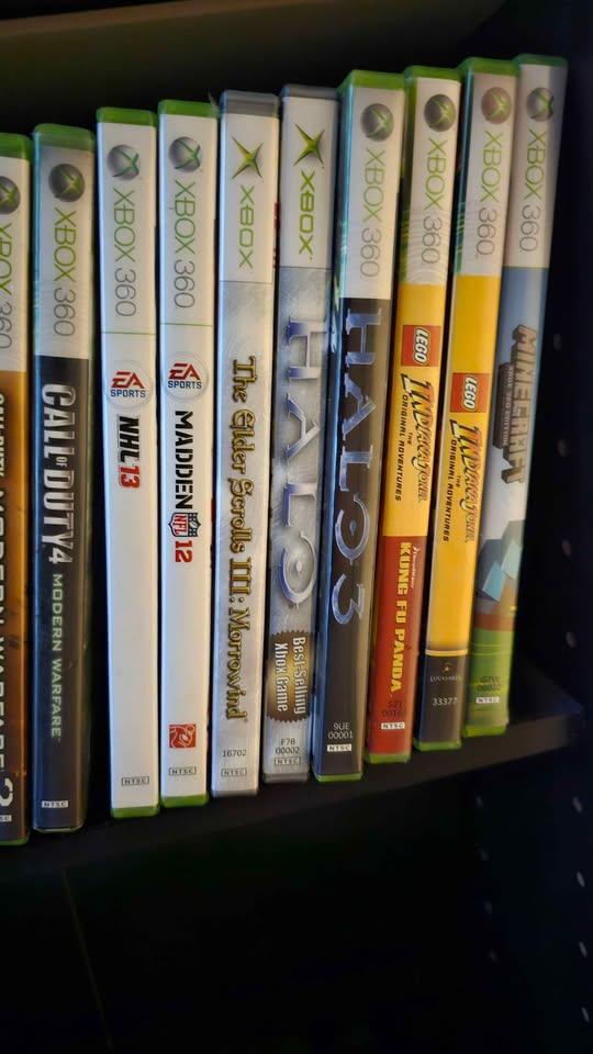 Xbox 360 500GB Console with 3 Controllers - photo 4