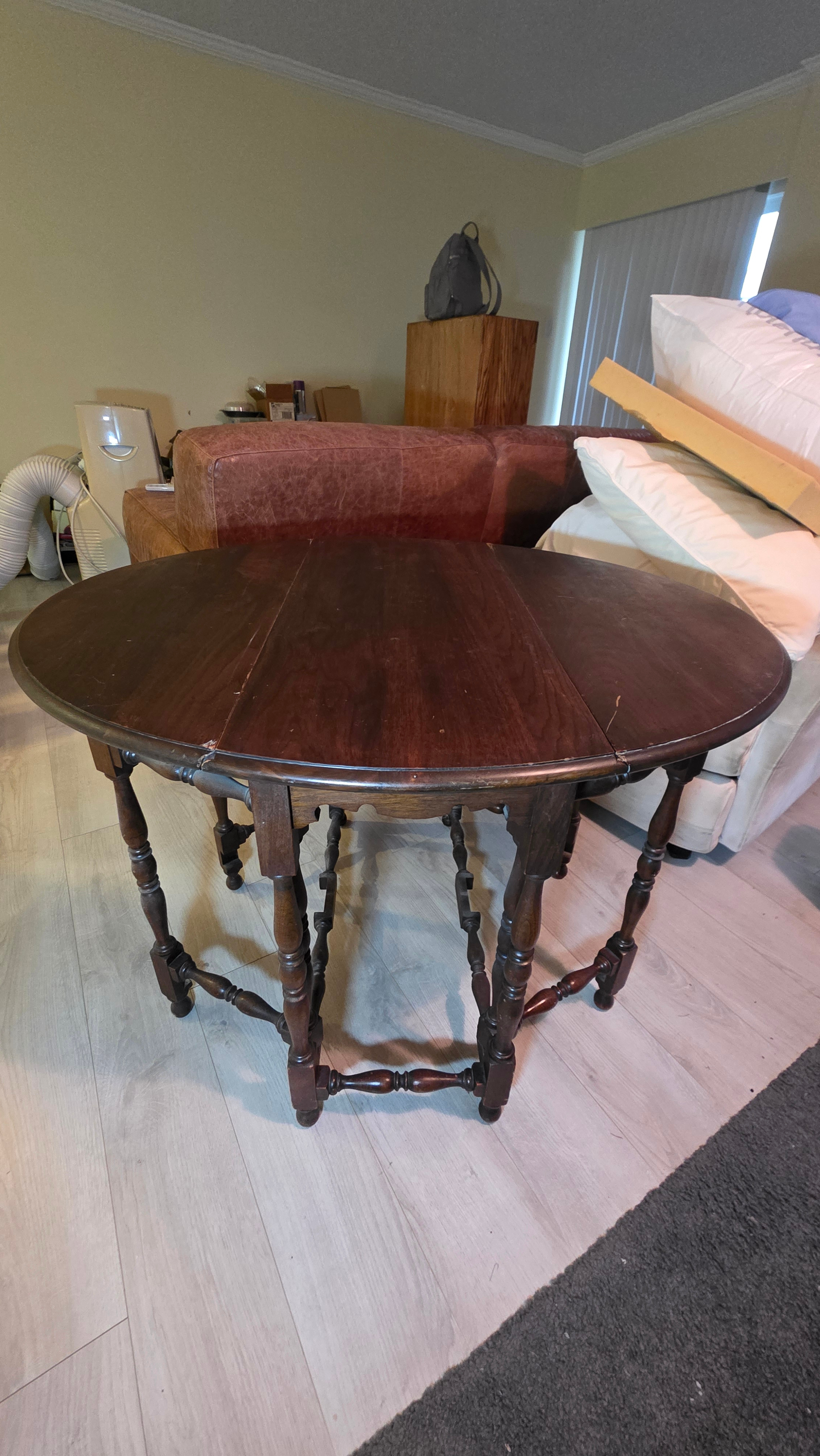 Vintage Jacobean-Style Gateleg Drop-Leaf Table – Solid Wood