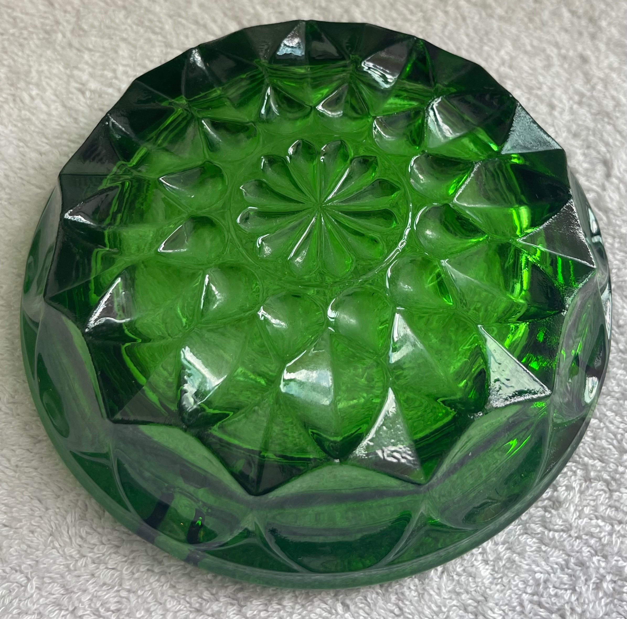 Vintage Emerald Green "Fairfield" Glass Ashtray / Trinket Dish - photo 4