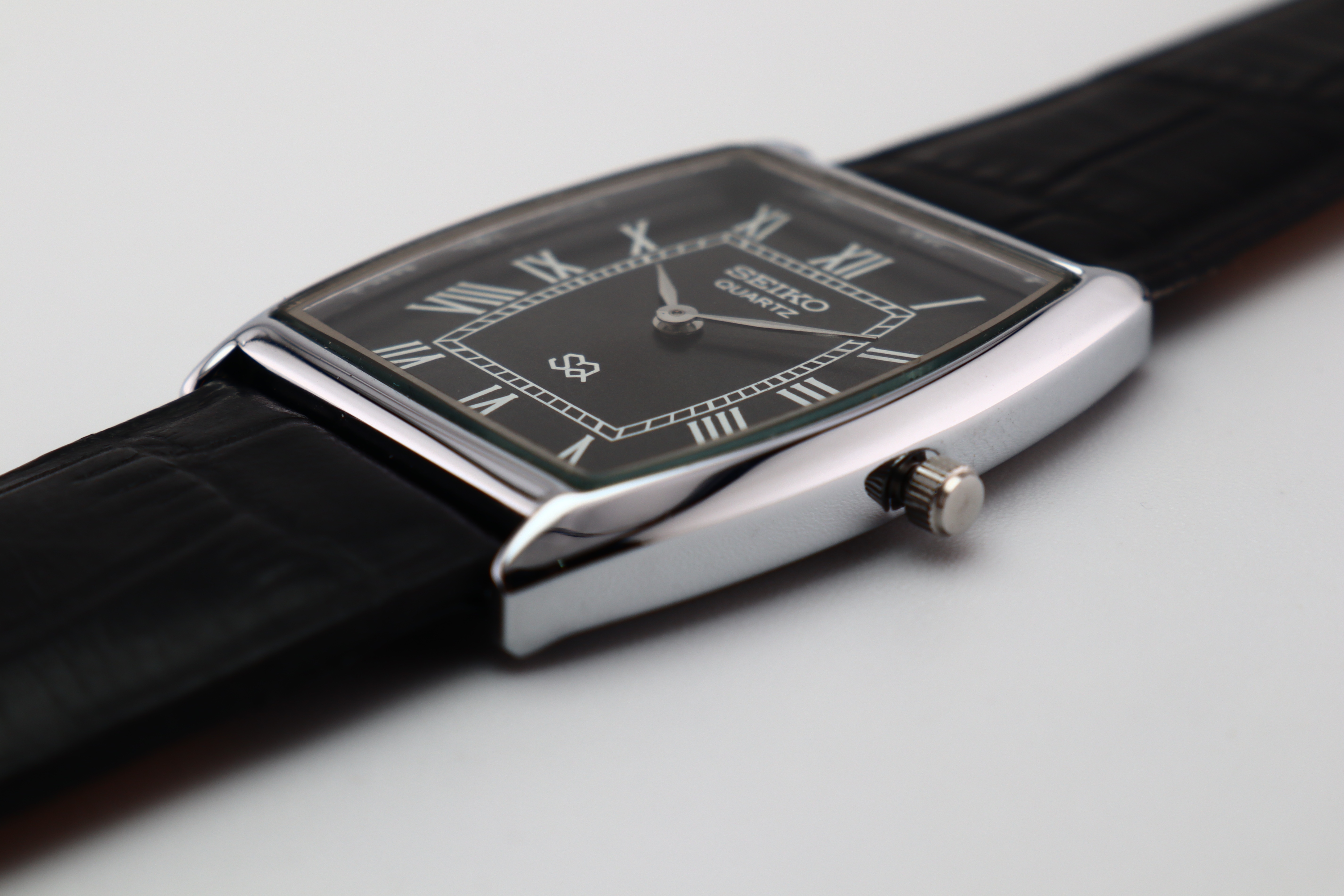 Refurbished Vintage Barrel Tank Men’s Watch - photo 4