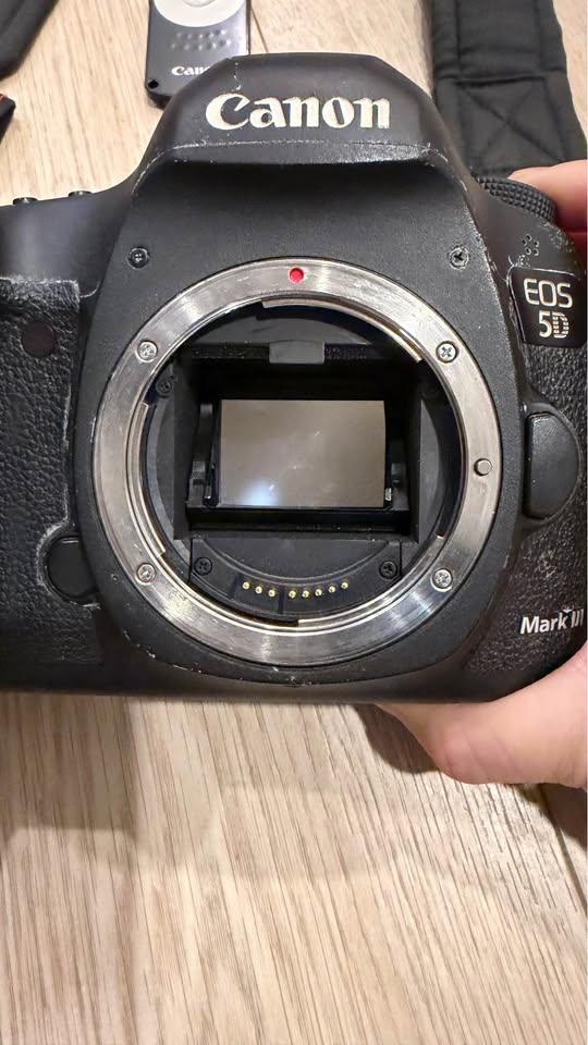 Canon 5D Mark III Full Frame w/ 50mm f/1.8& Battery Grip Bundle - photo 2