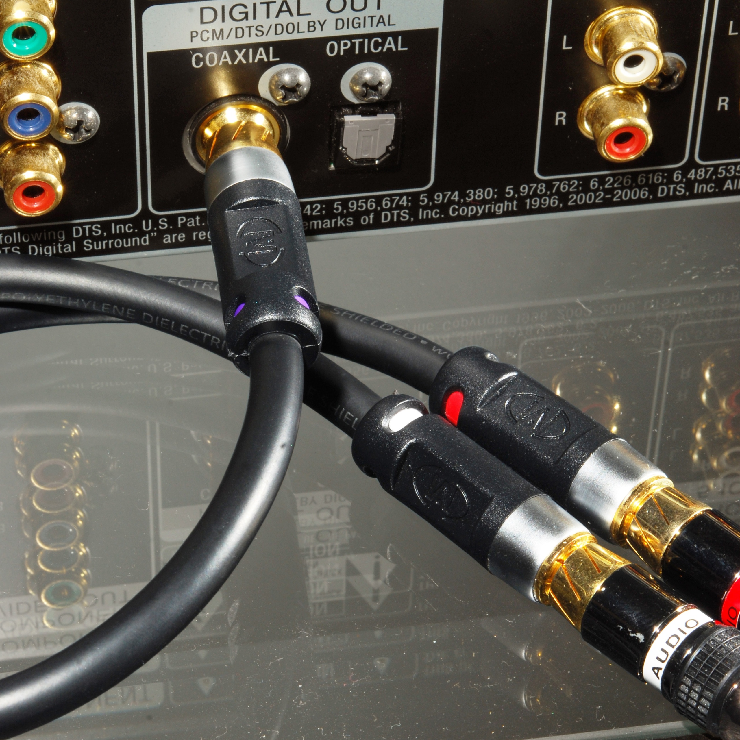 ULTRA Series ULTRA Series RCA Y-Adapter – 1-Male to 2-Female