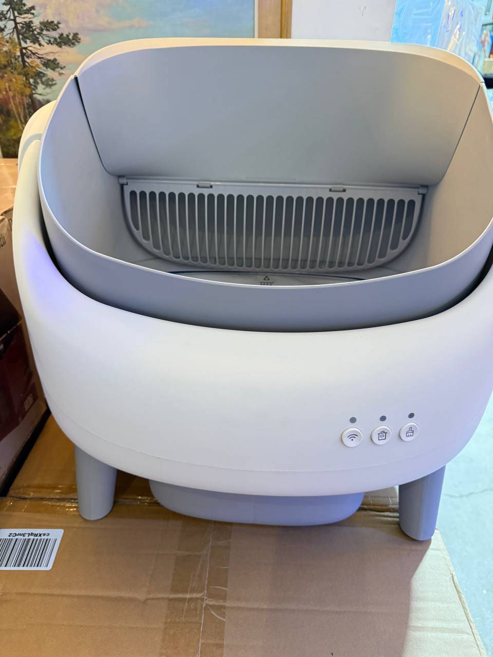 Modern Automatic Self-Cleaning Cat Litter Box with Built-in Vent