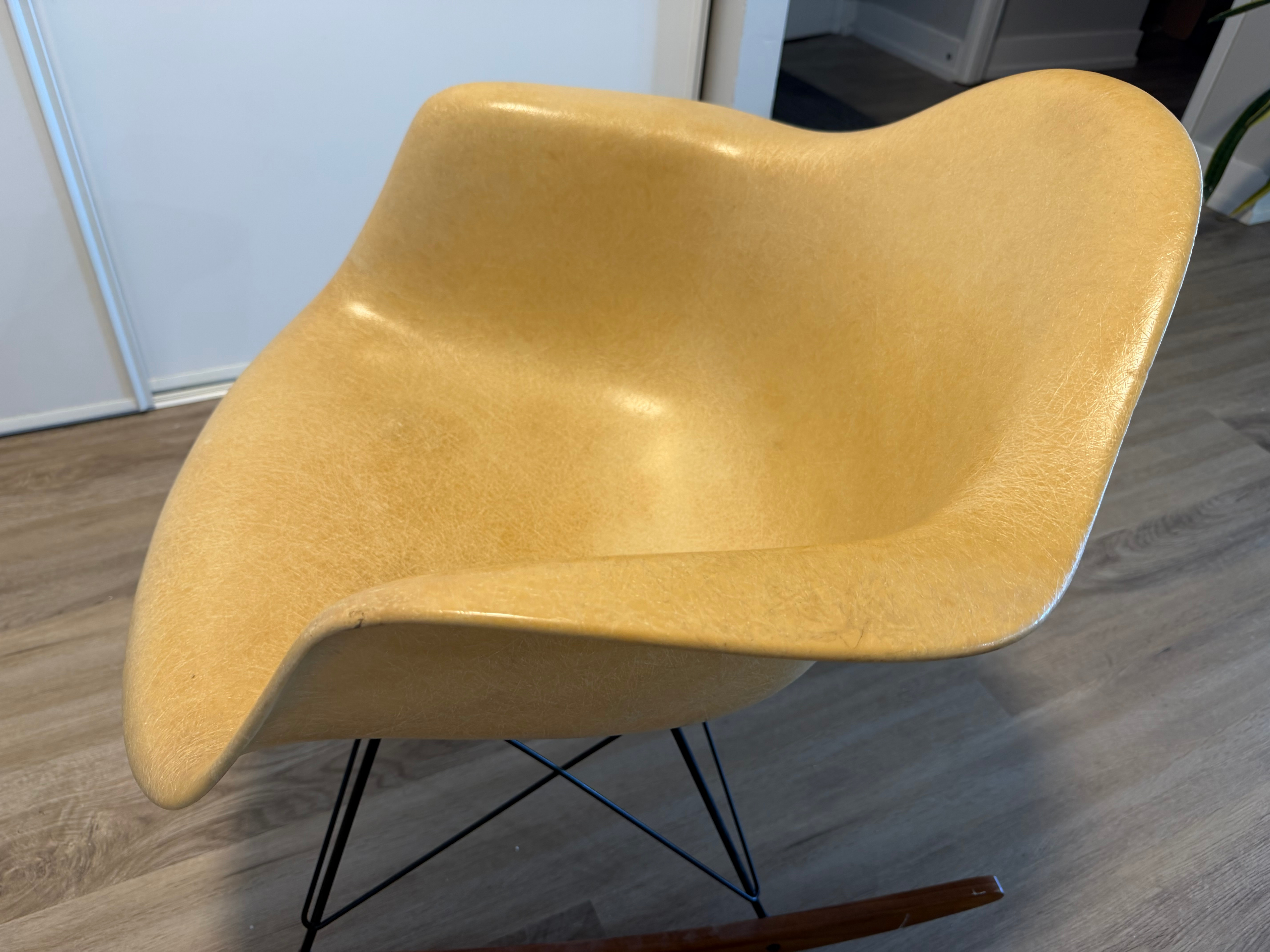 Eames | Herman MIller 1950s Armshell Rocking Chair - photo 2