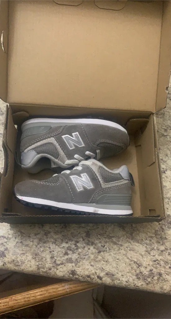 LIKE NEW: Kids New Balance 574 Sneakers – Size 6 (Worn Once)