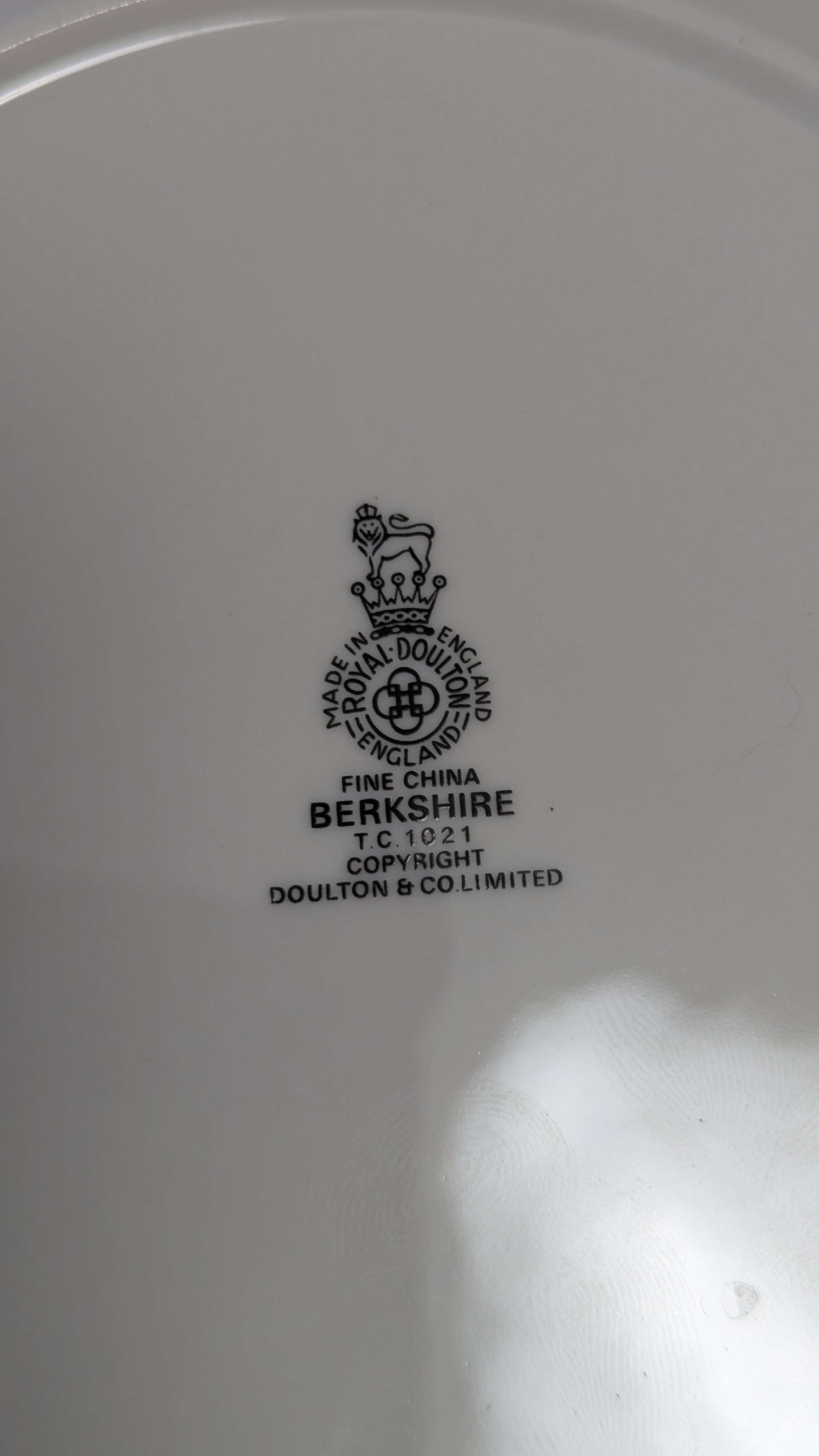 Vintage Royal Doulton Berkshire Fine Bone China Porcelain Teapot - photo 4