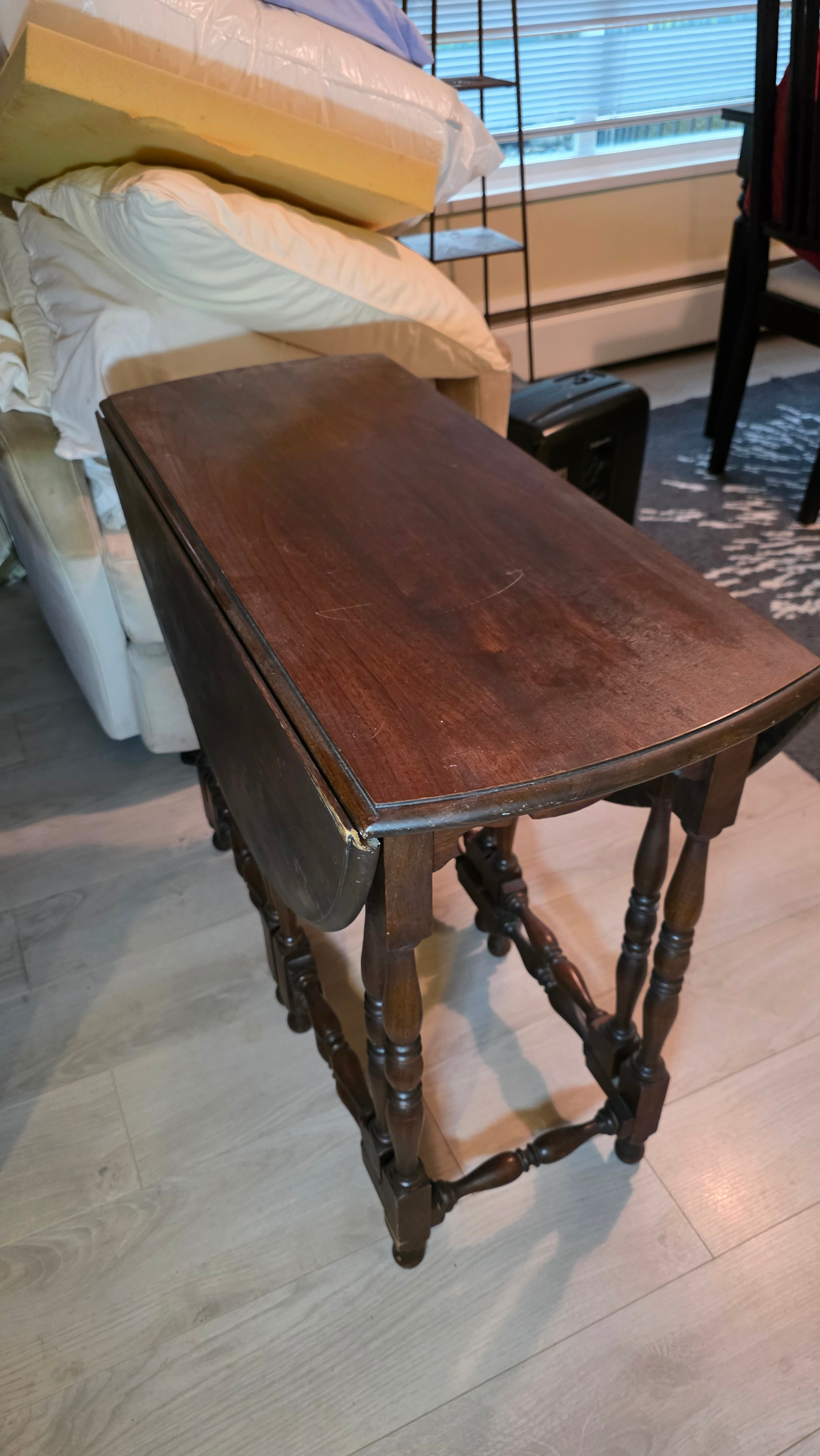 Vintage Jacobean-Style Gateleg Drop-Leaf Table – Solid Wood - photo 4
