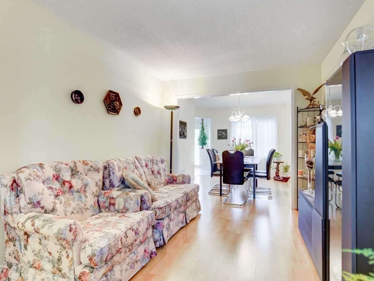 3 Beds 2.5 Baths Detached House - photo 4