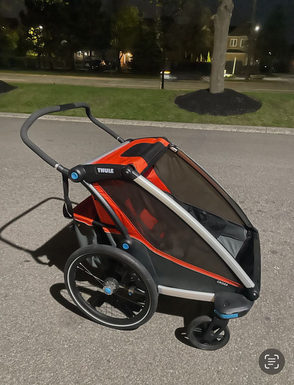 Like New - Thule Chariot Cross 2 (2 kids) with Bike Hitch Arm