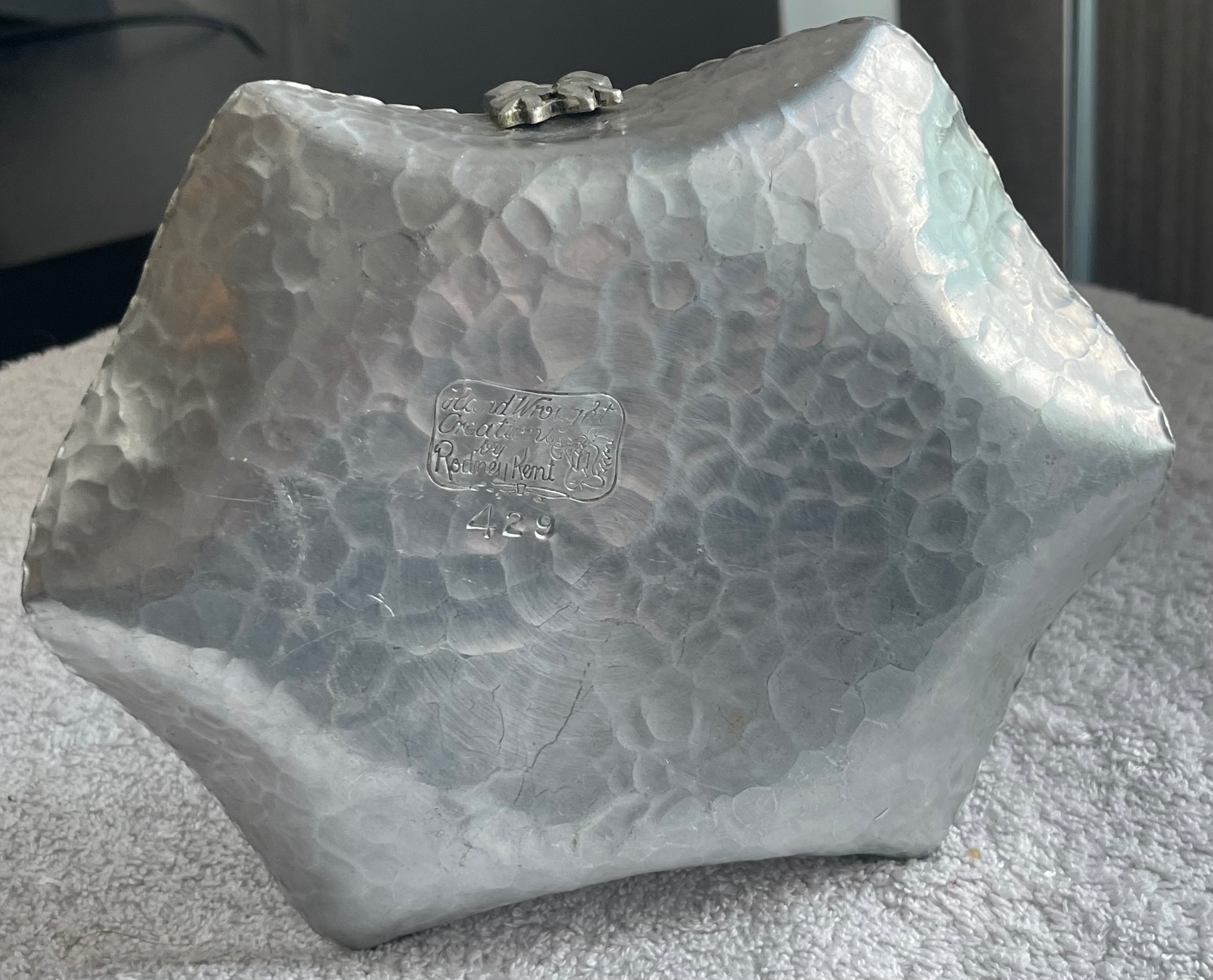 Vintage Rodney Kent Hammered Aluminum Tulip Basket - photo 4