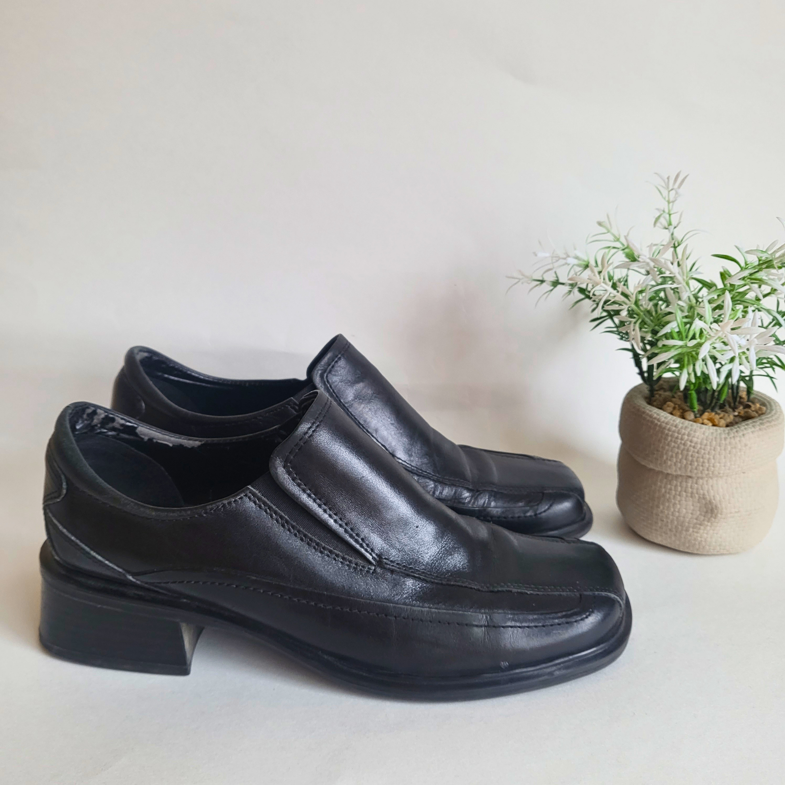 Comfortable Spring-Brand Size 7.5 Black Loafers! 👟 - photo 4