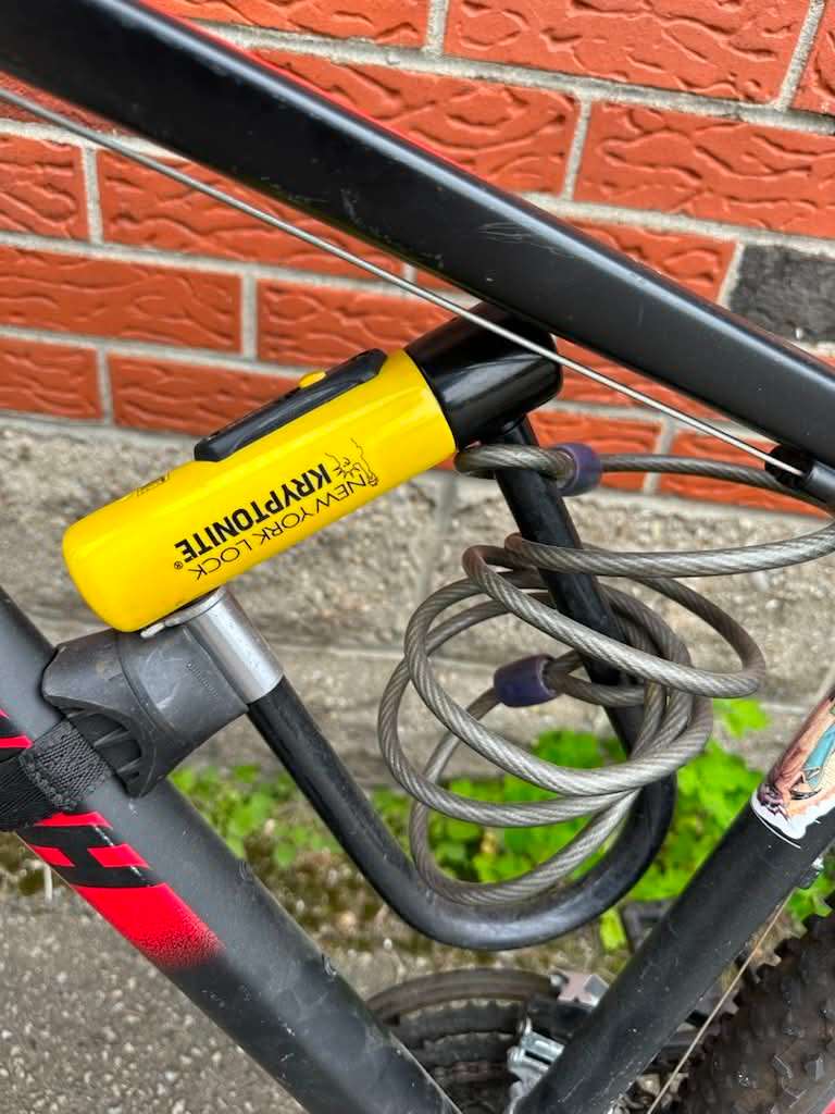 Raleigh Mountain Bike with Kryptonite Lock and Bike Light - photo 4