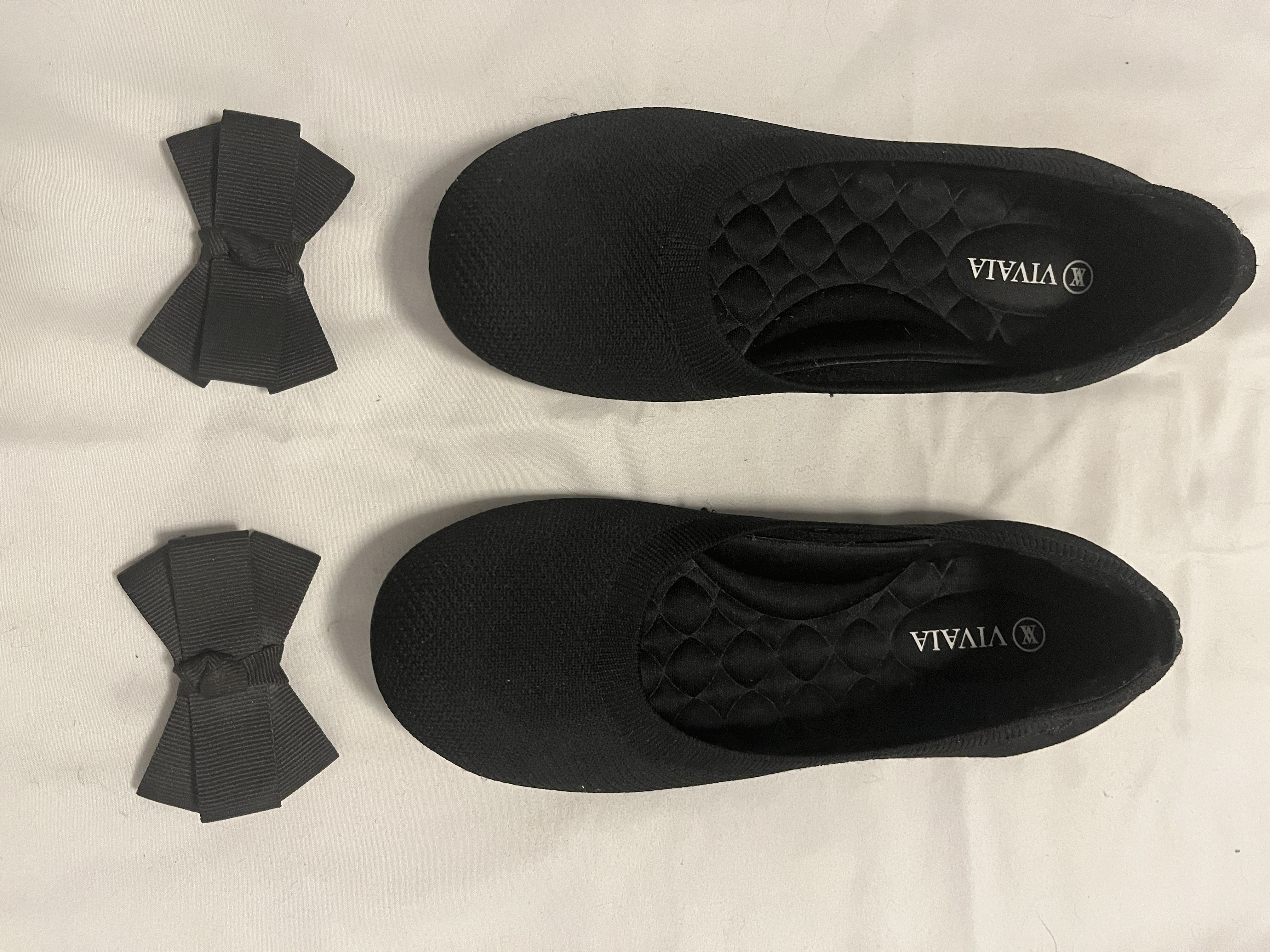 Vivaia Claire Flats w/ Removable Bows – Size 39.5 – Black - photo 3